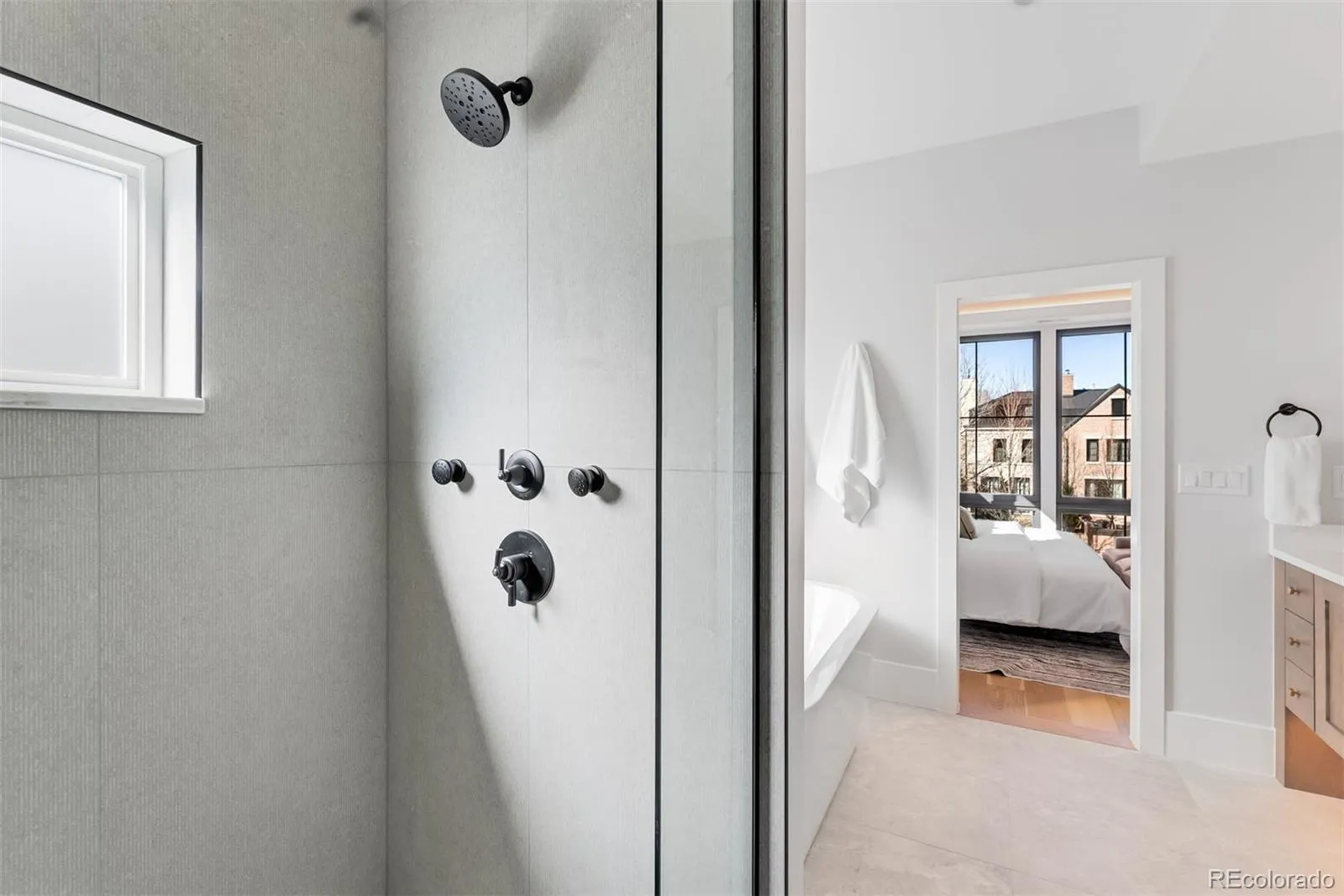 04162026174101 1600 18