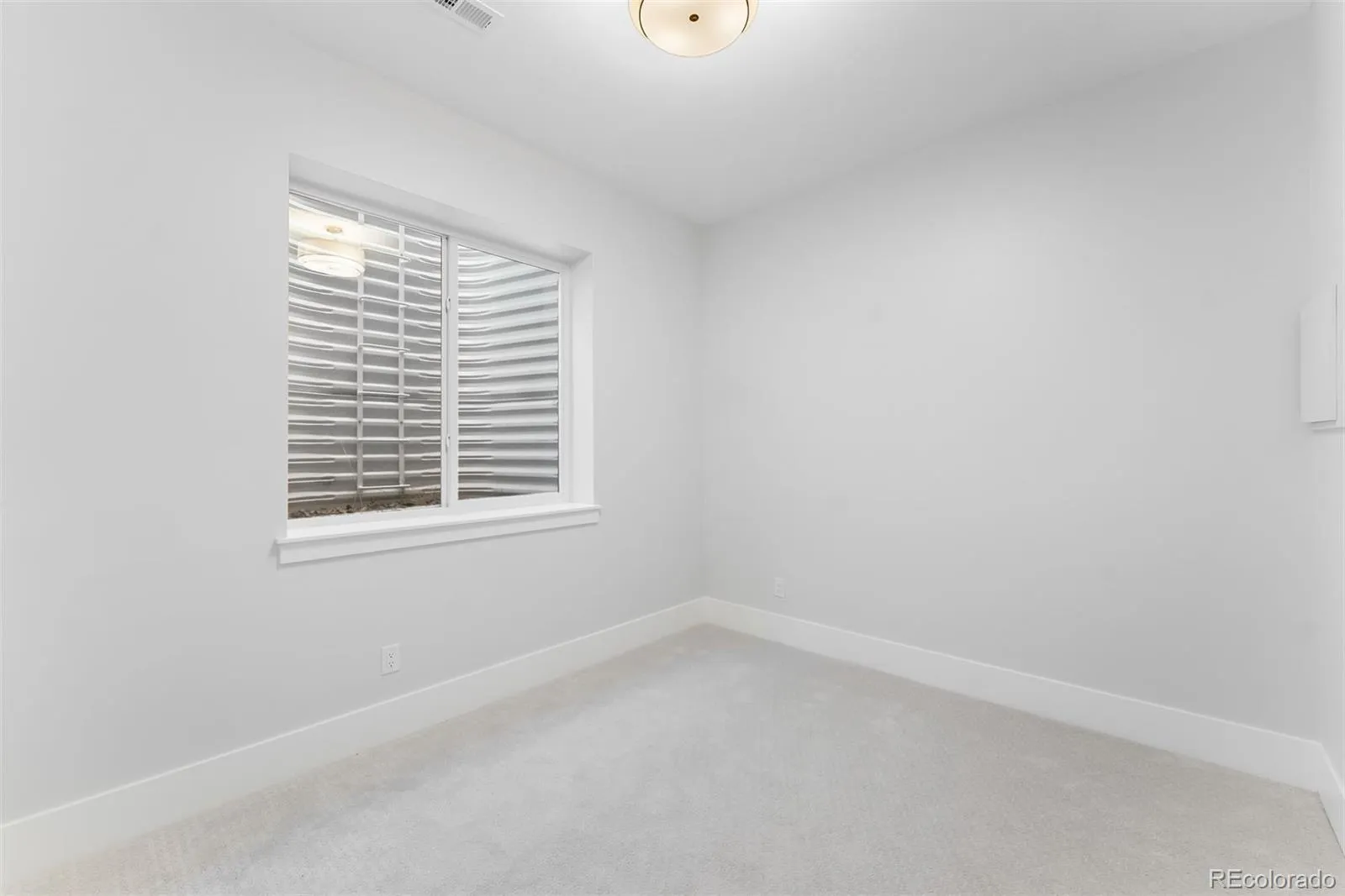 04162026174101 1600 32