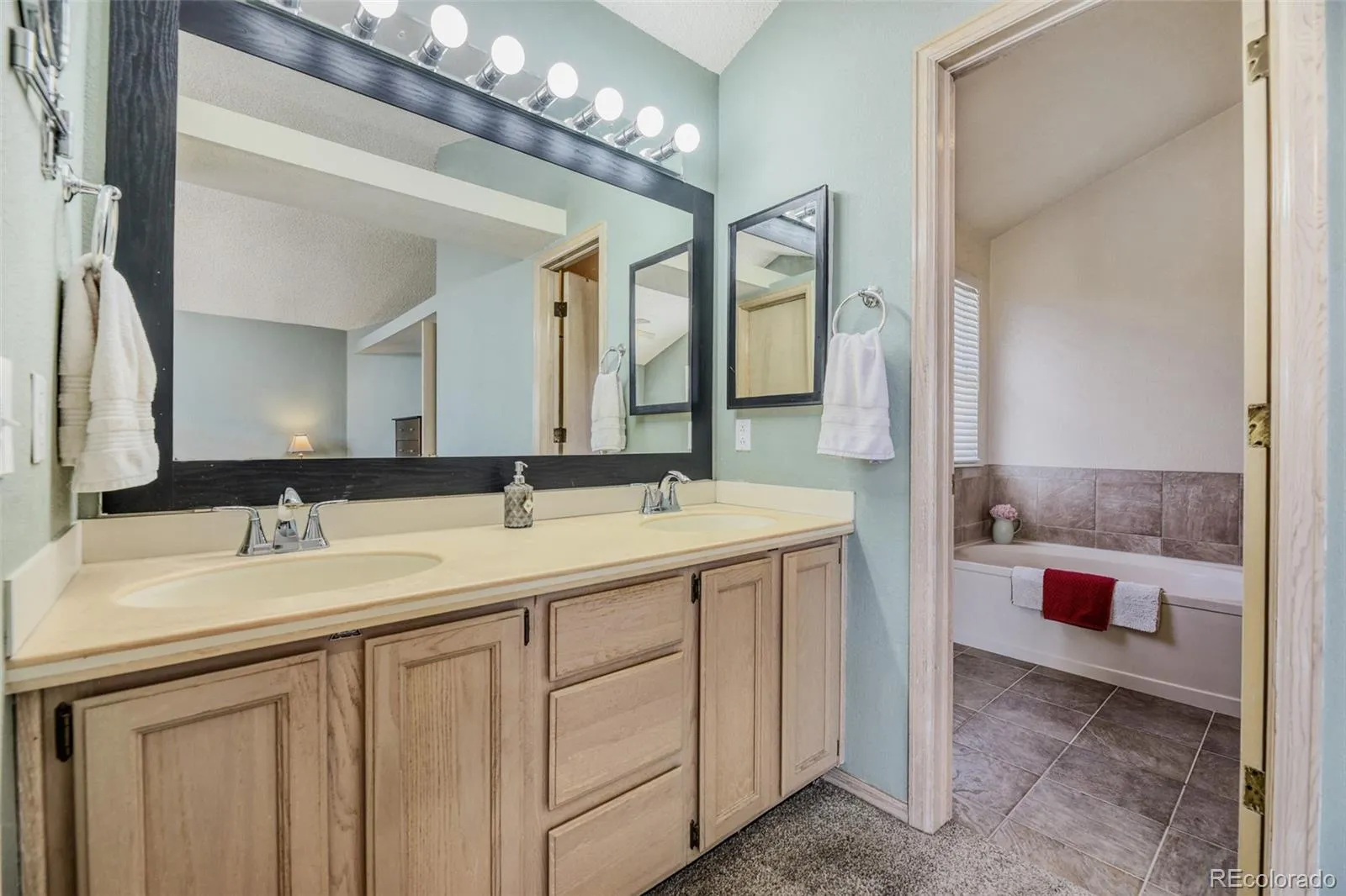 6285 S Van Gordon Way Littleton CO 80127 MLS #REC7413128 05032026203734 1600 13