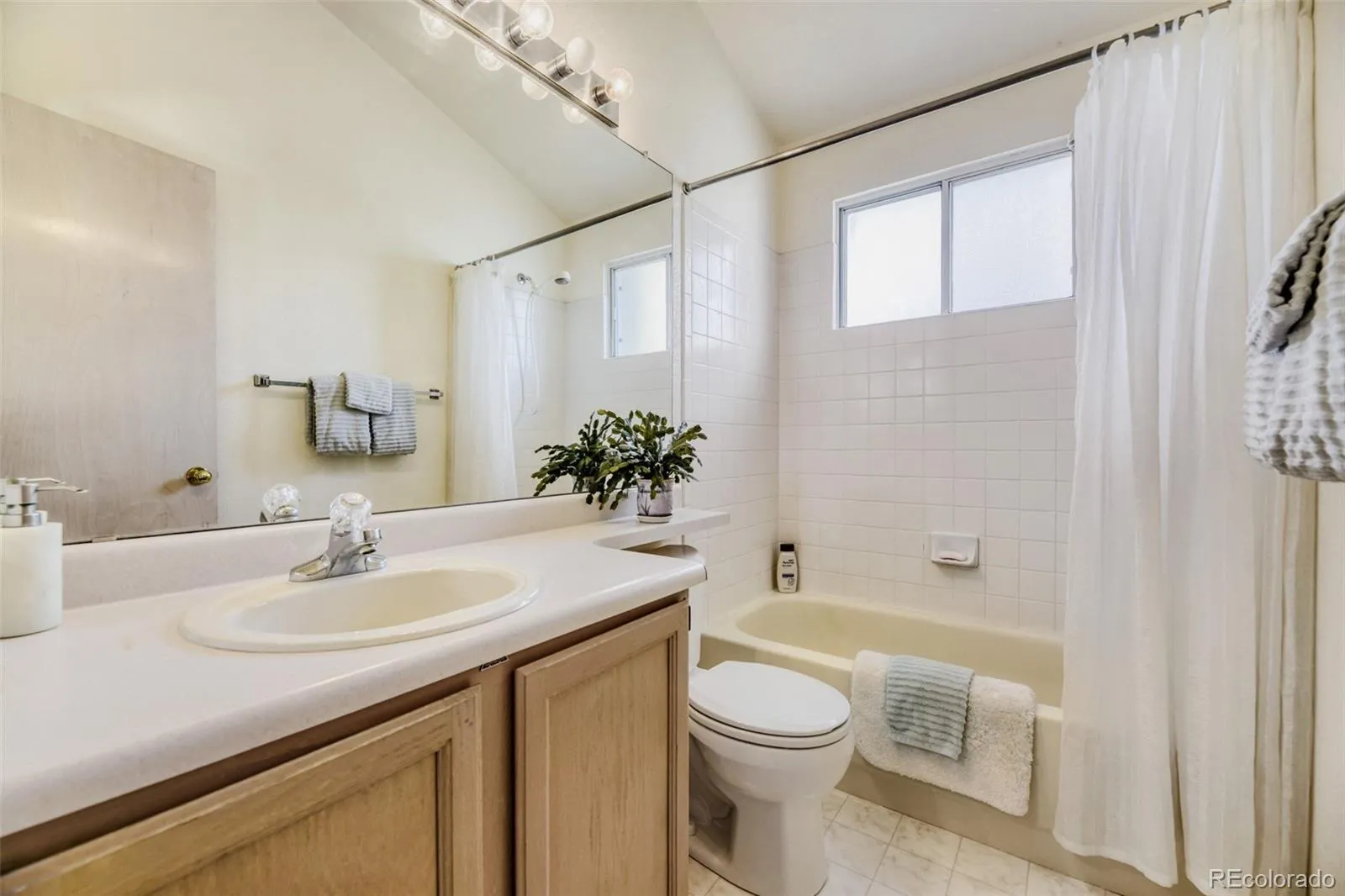 6285 S Van Gordon Way Littleton CO 80127 MLS #REC7413128 05032026203734 1600 17