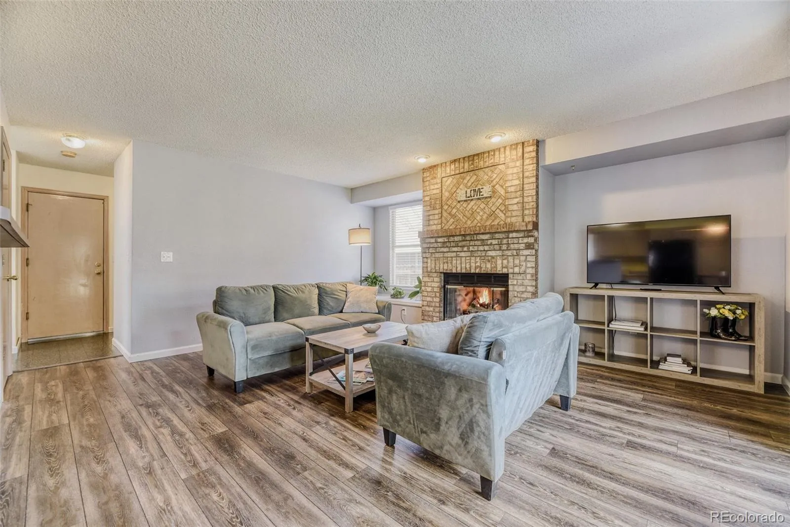 6285 S Van Gordon Way Littleton CO 80127 MLS #REC7413128 05032026203734 1600 3