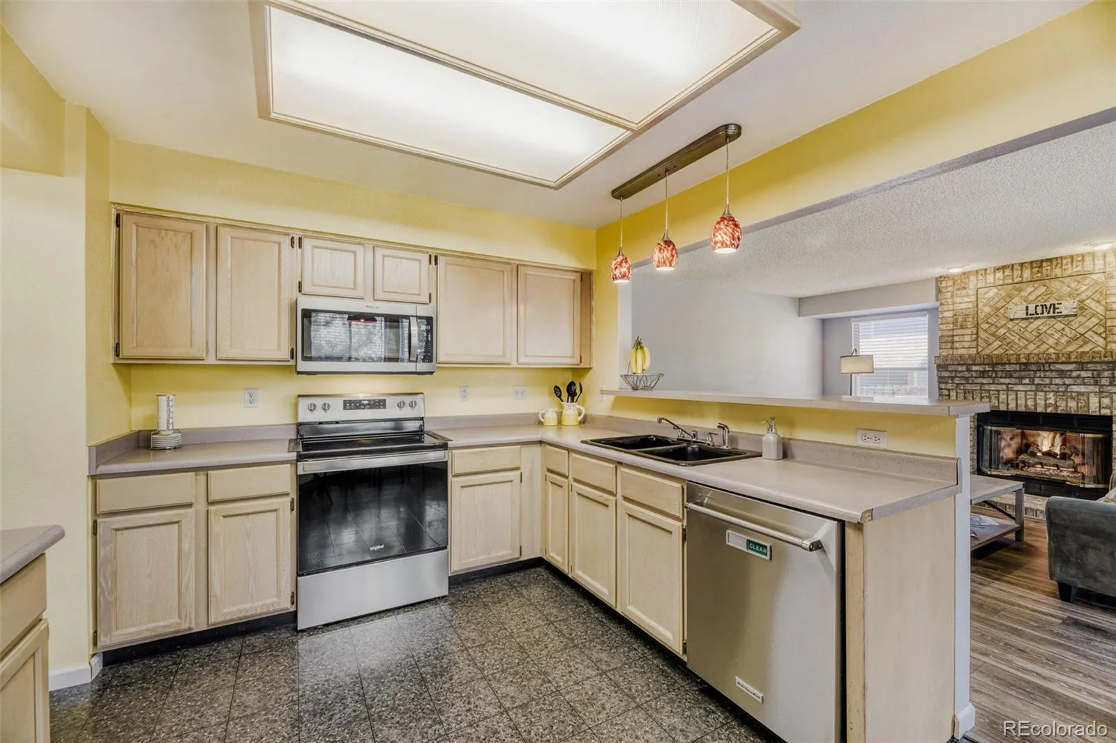 6285 S Van Gordon Way Littleton CO 80127 MLS #REC7413128 05032026203734 1600 7
