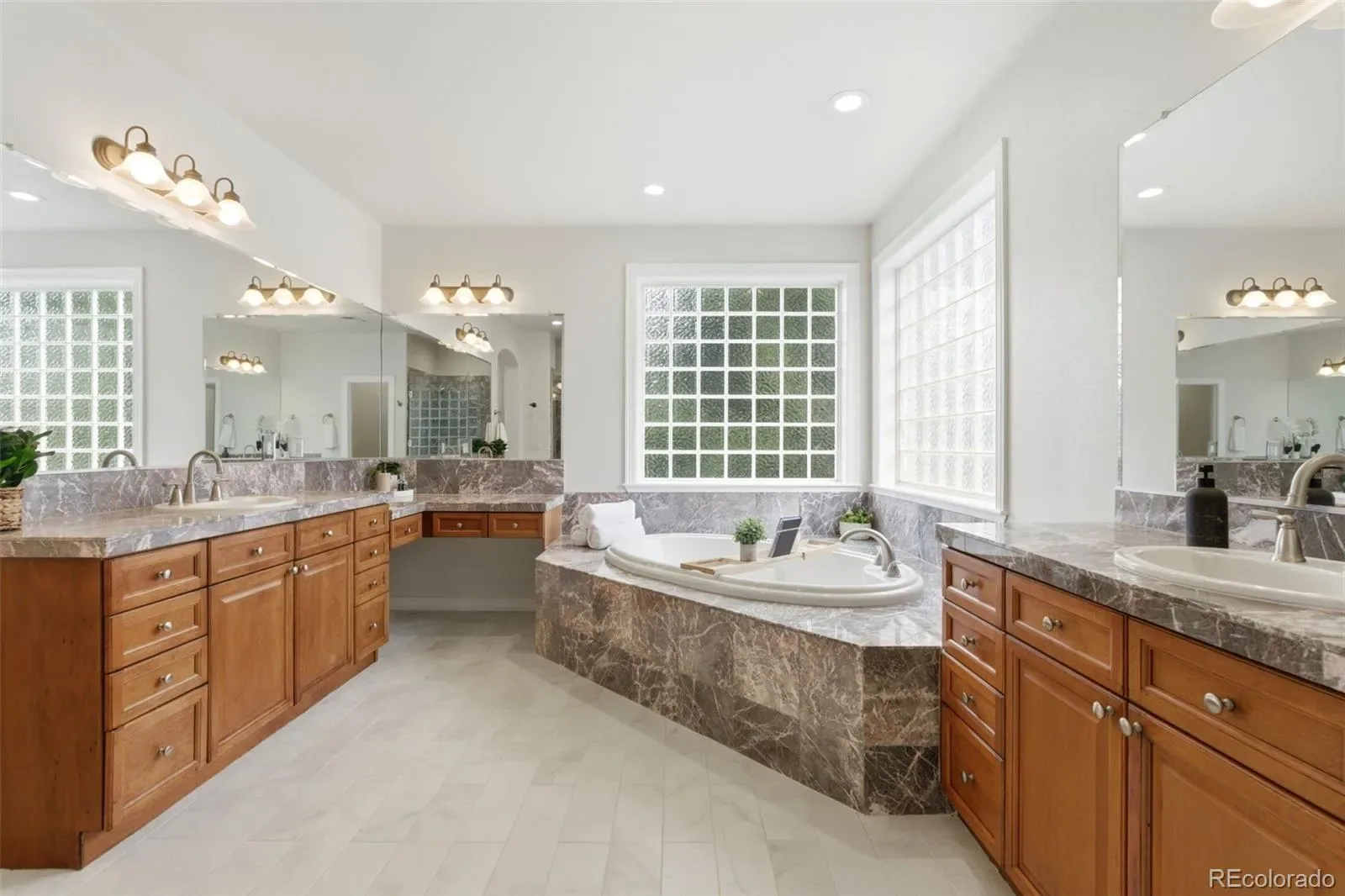 03292026210148 1600 32