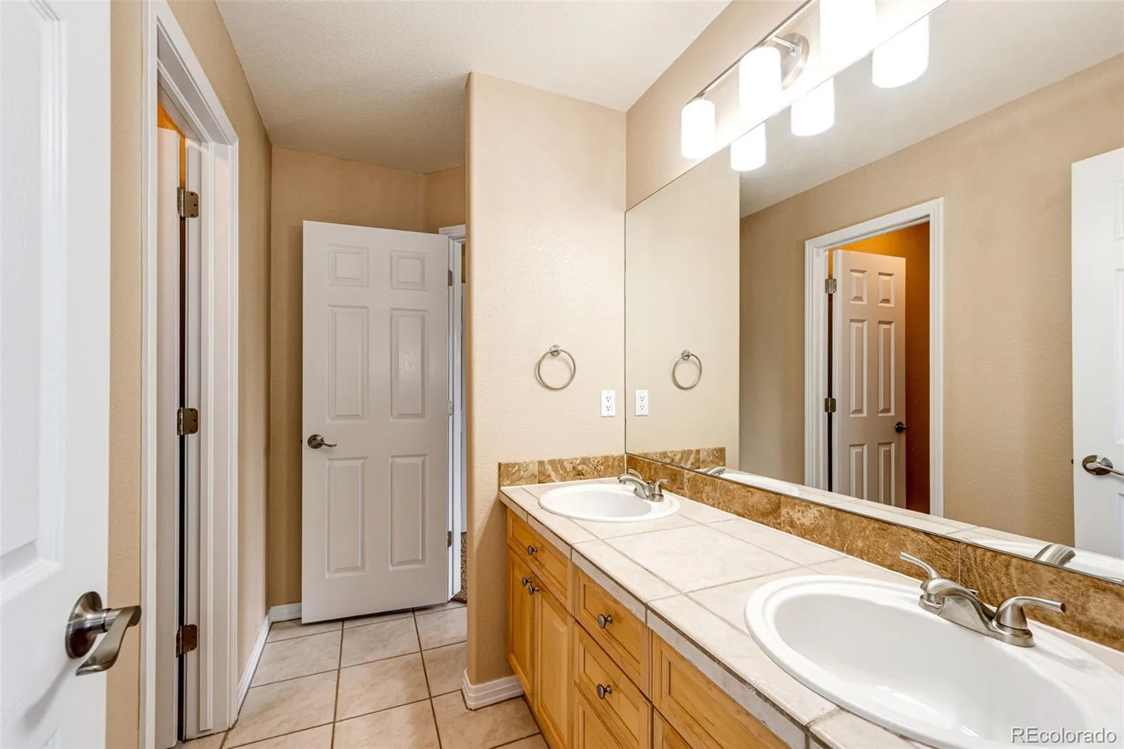 19076 E Maplewood Avenue Aurora CO 80016 | MLS #REC7418250 08192026192744 1600 28