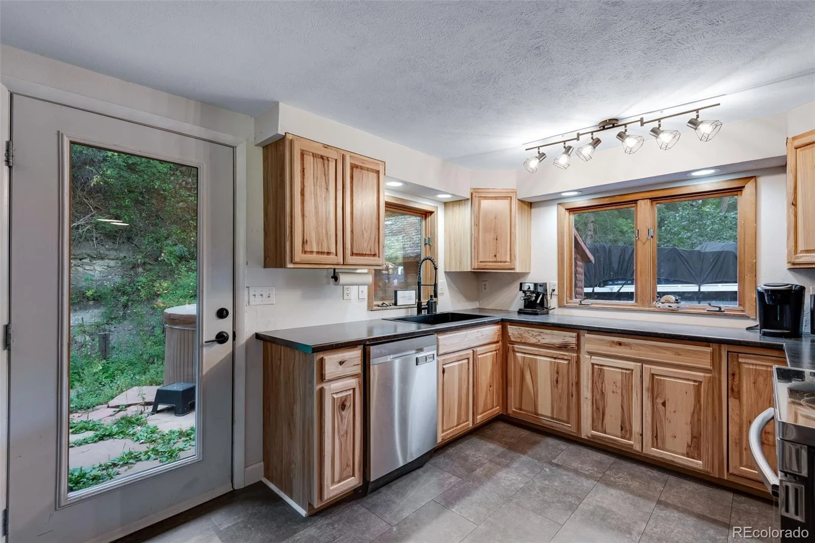 10690 S Deer Creek Road Littleton CO 80127 | MLS #REC7419220 08162026050853 1600 15