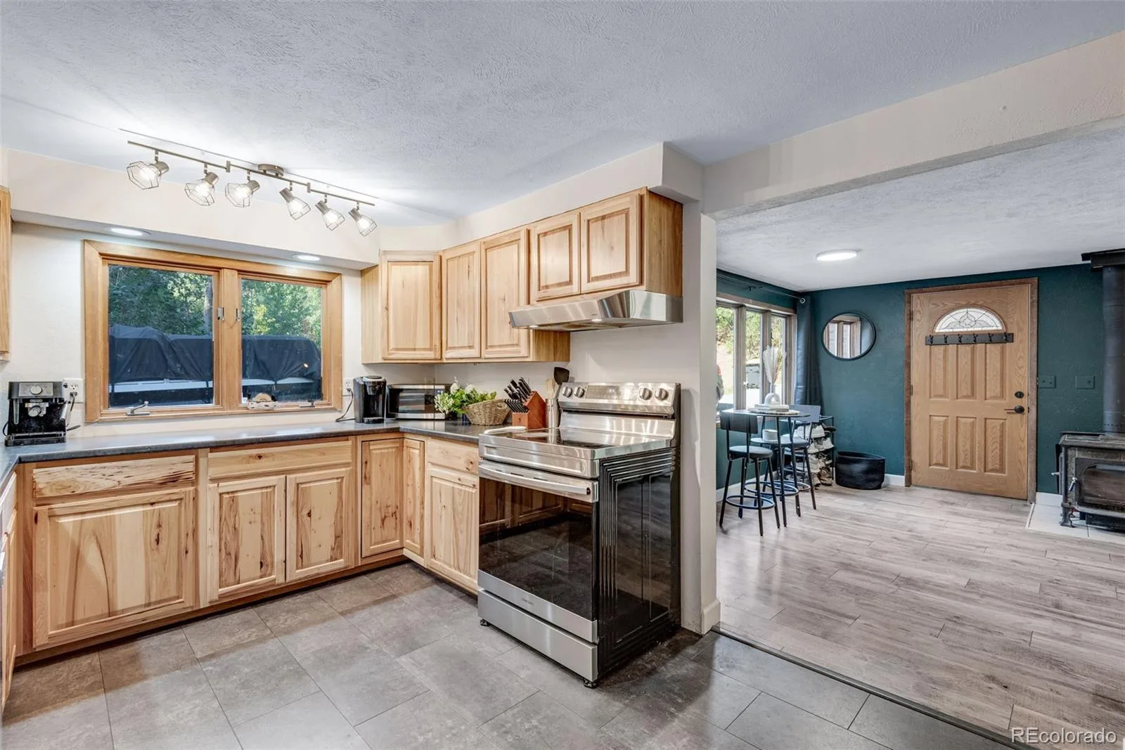 10690 S Deer Creek Road Littleton CO 80127 | MLS #REC7419220 08162026050853 1600 17