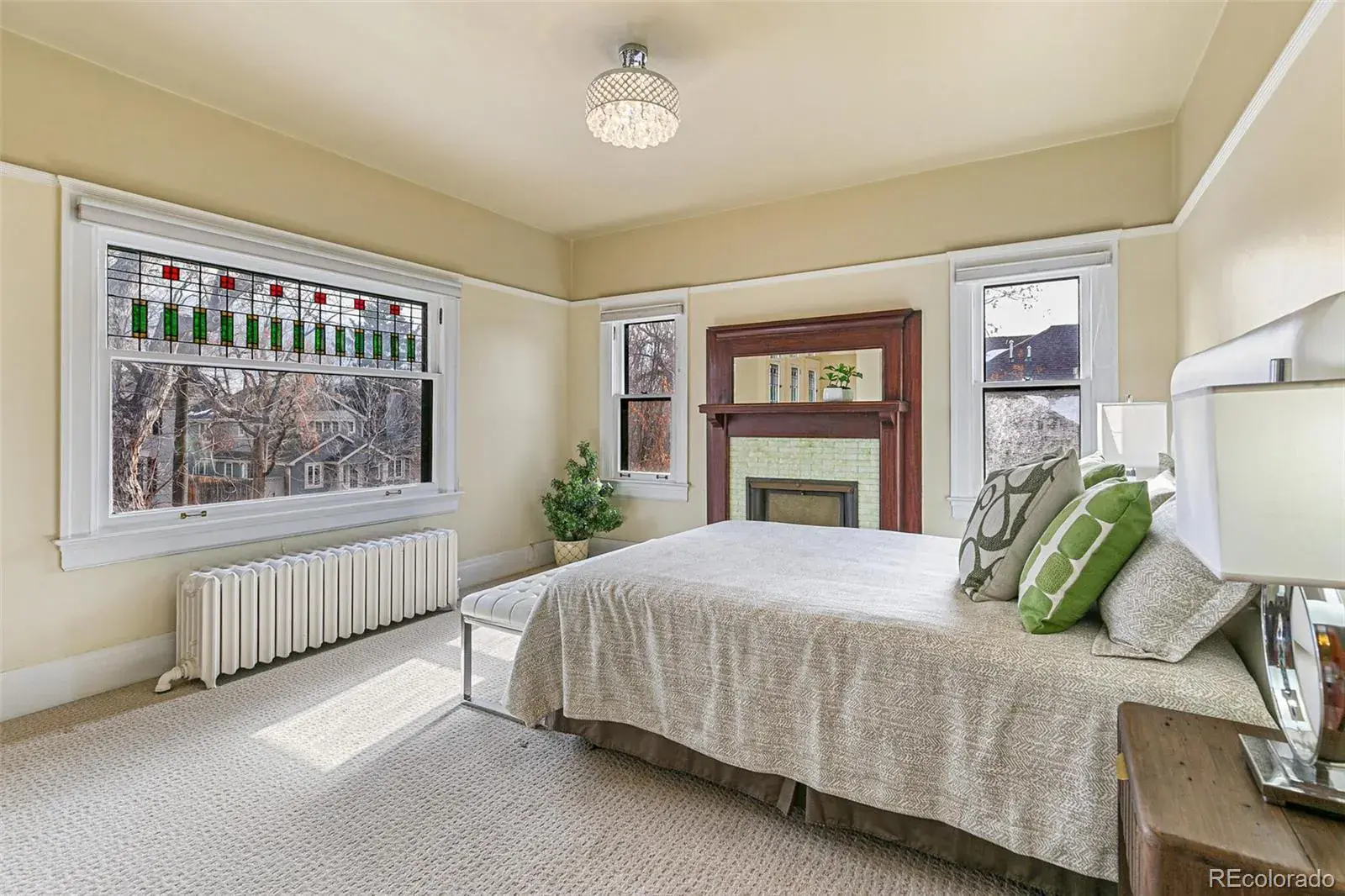 12112025222137 1600 18