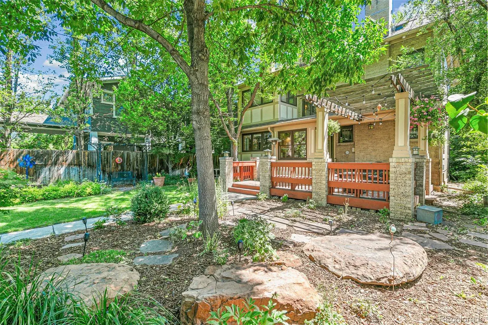 12112025222137 1600 29