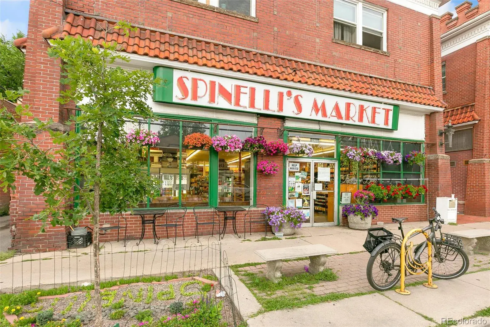 12112025222137 1600 36