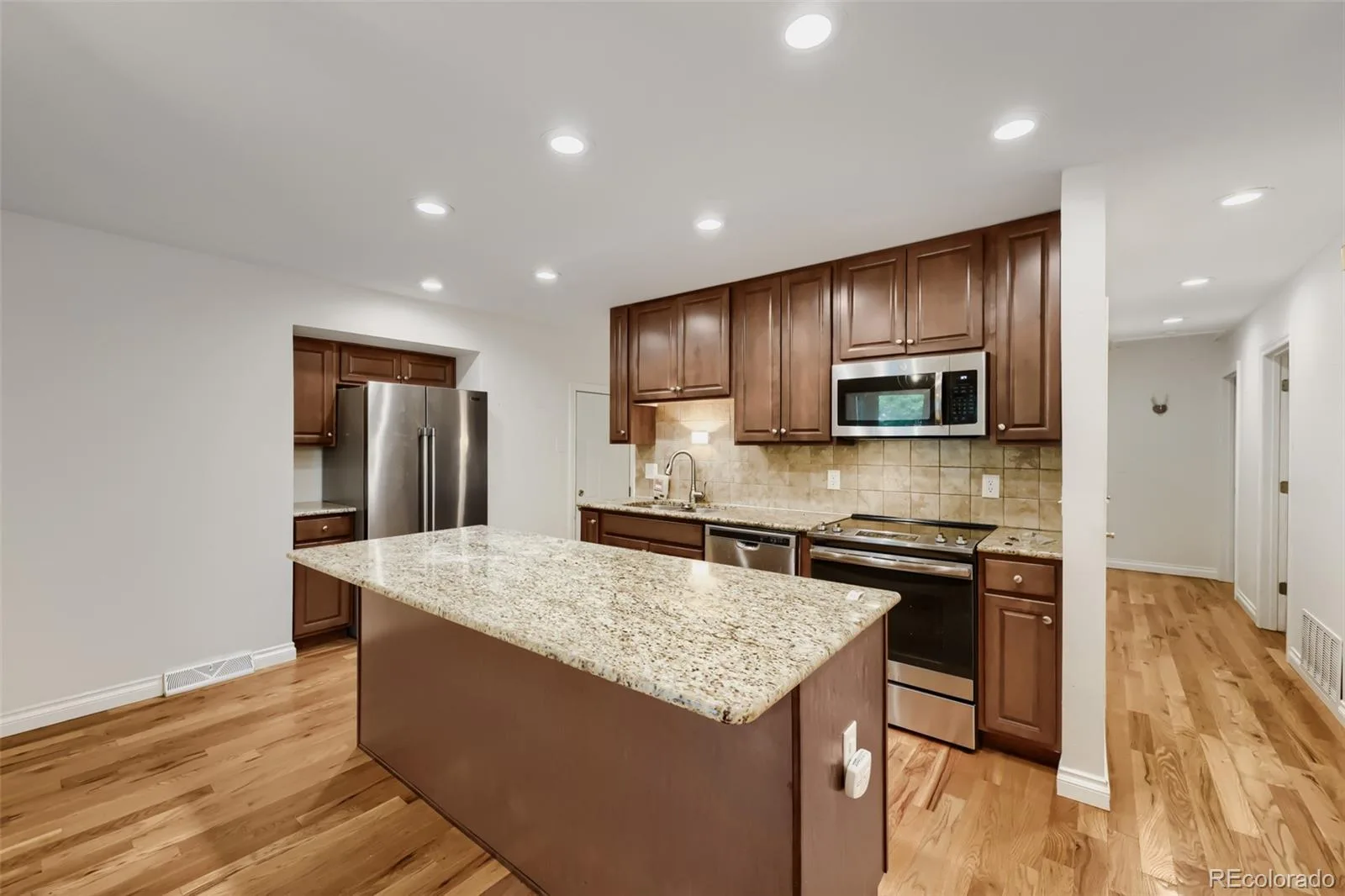 1471 S Welch Court Lakewood CO 80228 MLS #REC7427578 06082026203627 1600 8