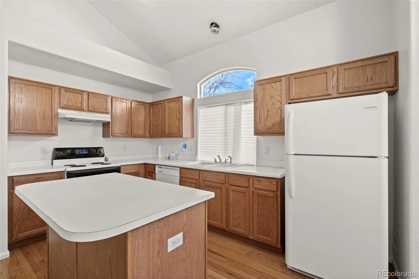 2824 S Walden Way Aurora CO 80013 | MLS #REC7427934 09222026091620 1600 13