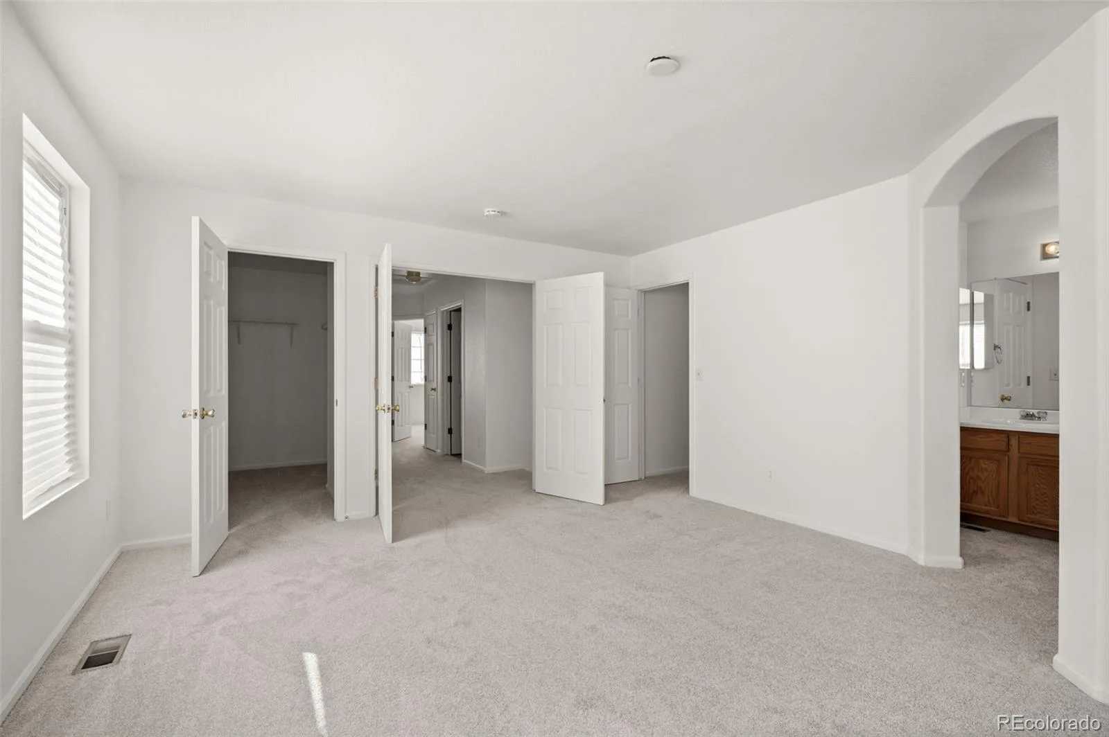 2824 S Walden Way Aurora CO 80013 | MLS #REC7427934 09222026091620 1600 24