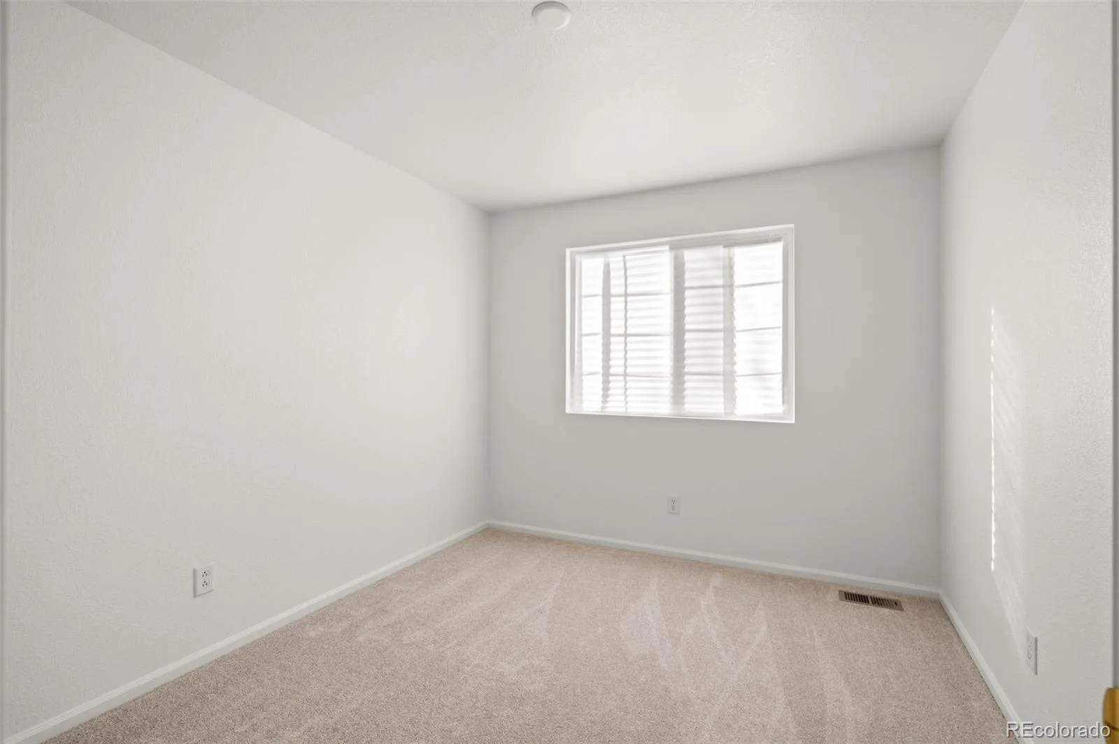 2824 S Walden Way Aurora CO 80013 | MLS #REC7427934 09222026091620 1600 30