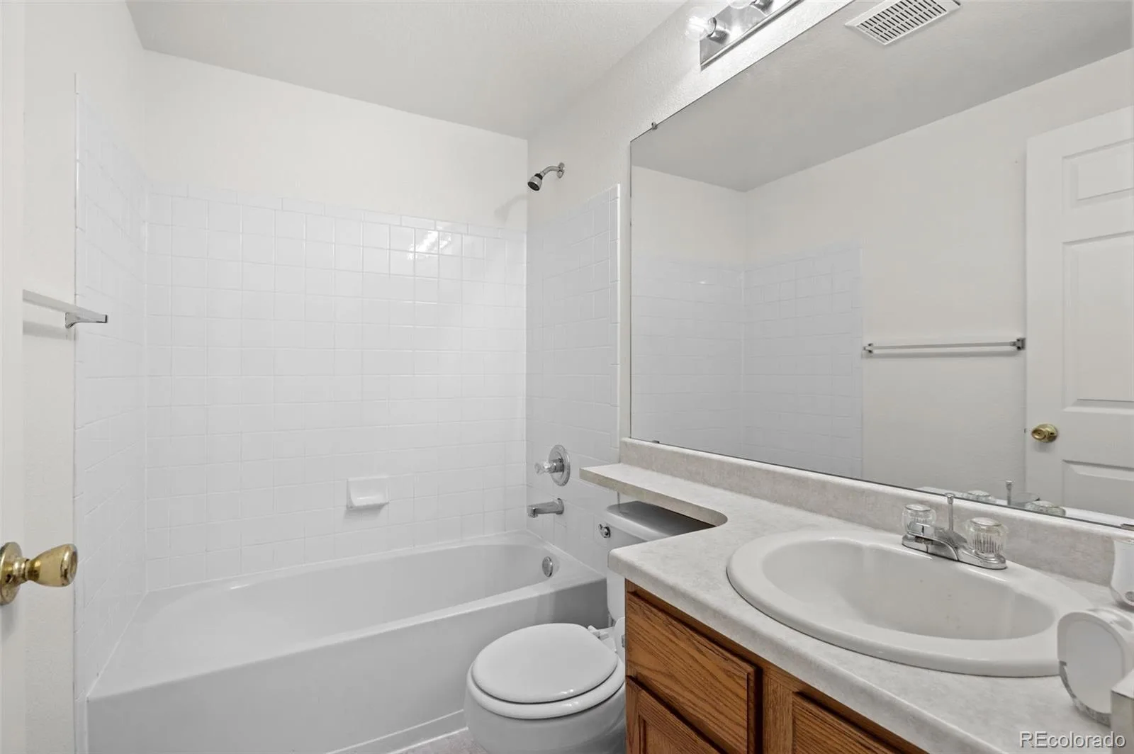 2824 S Walden Way Aurora CO 80013 | MLS #REC7427934 09222026091620 1600 32