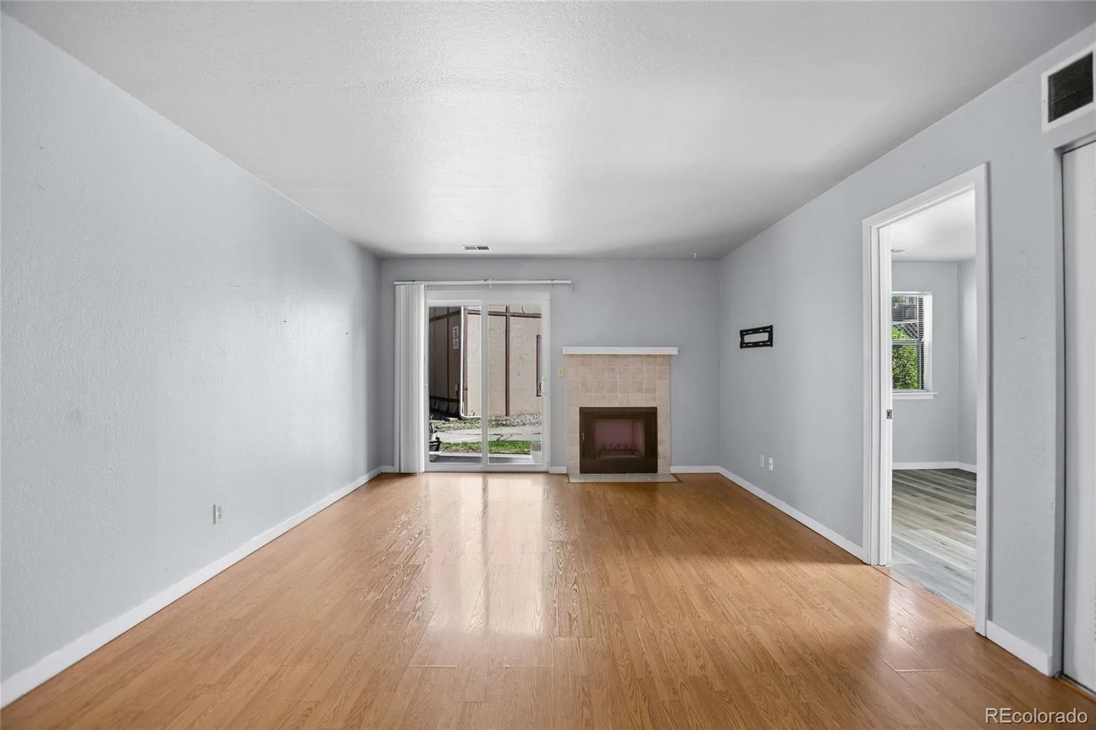 225 E 8th Avenue #F6 Longmont CO 80504 | MLS #REC7431952 08252026005400 1600 7