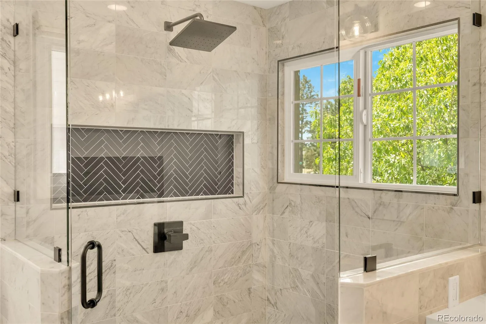 04172026230409 1600 17