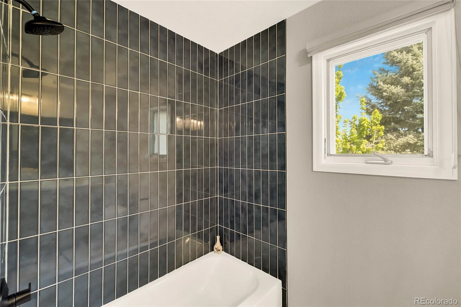 04172026230409 1600 24