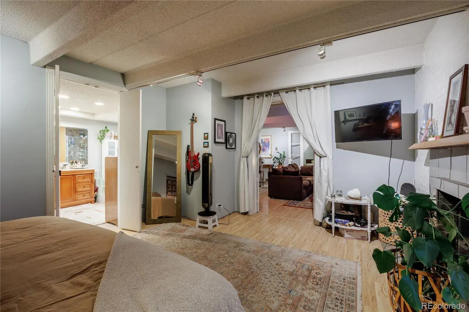 11142025210644 1600 10