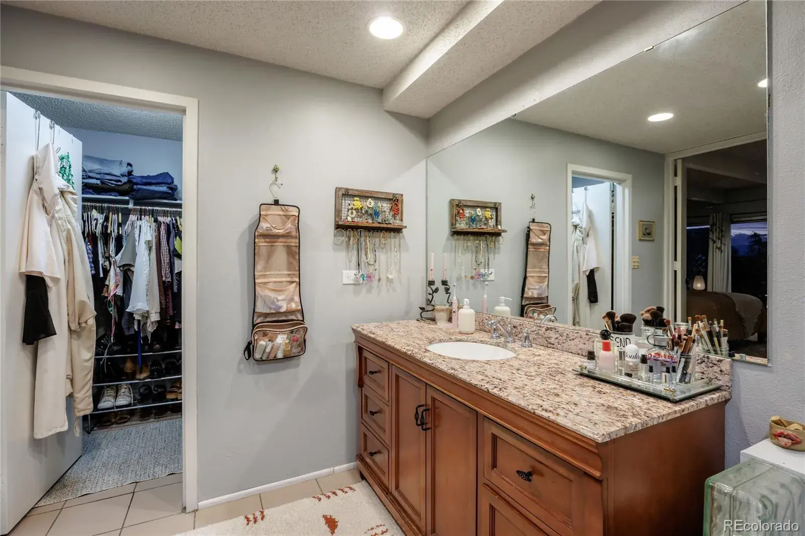 11142025210644 1600 12