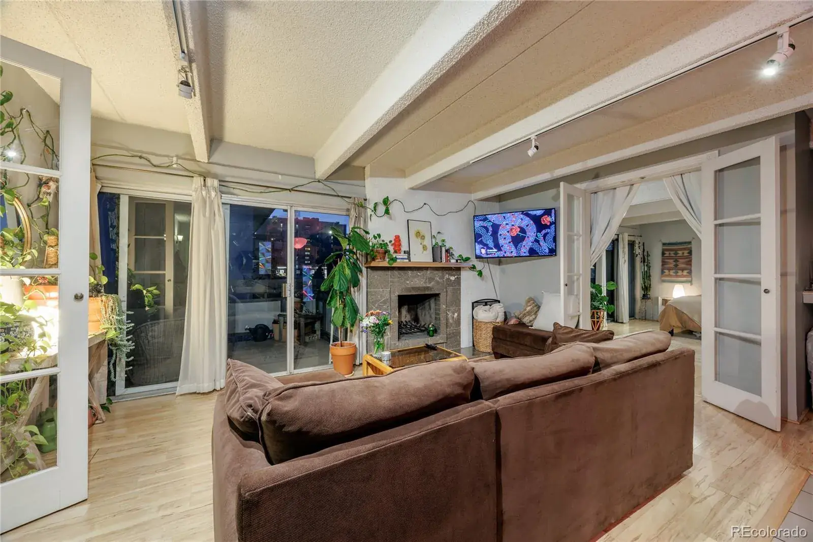 11142025210644 1600 30