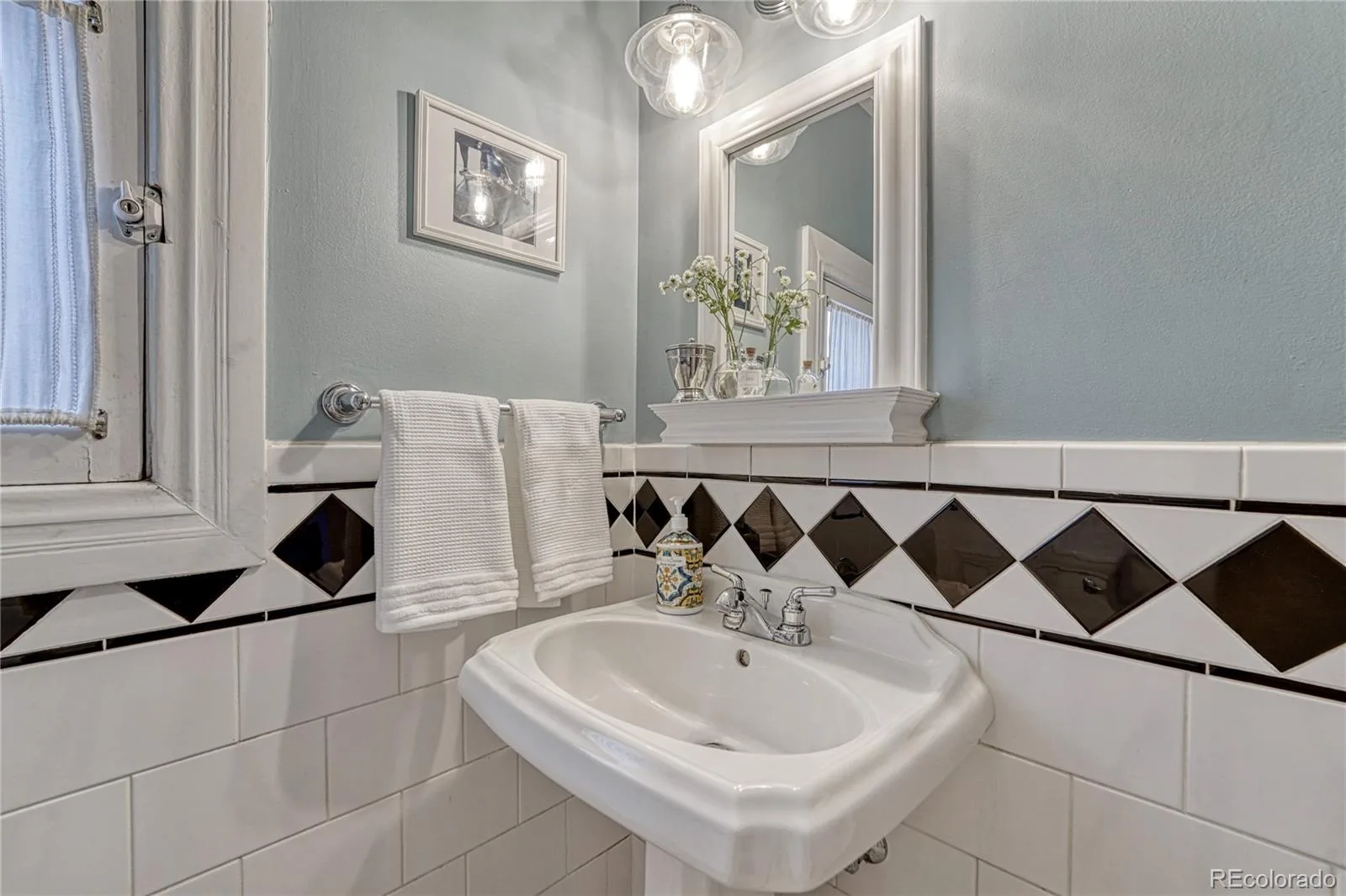 2552 N Emerson Street Denver CO 80205 | MLS #REC7447364 10152026133053 1600 10