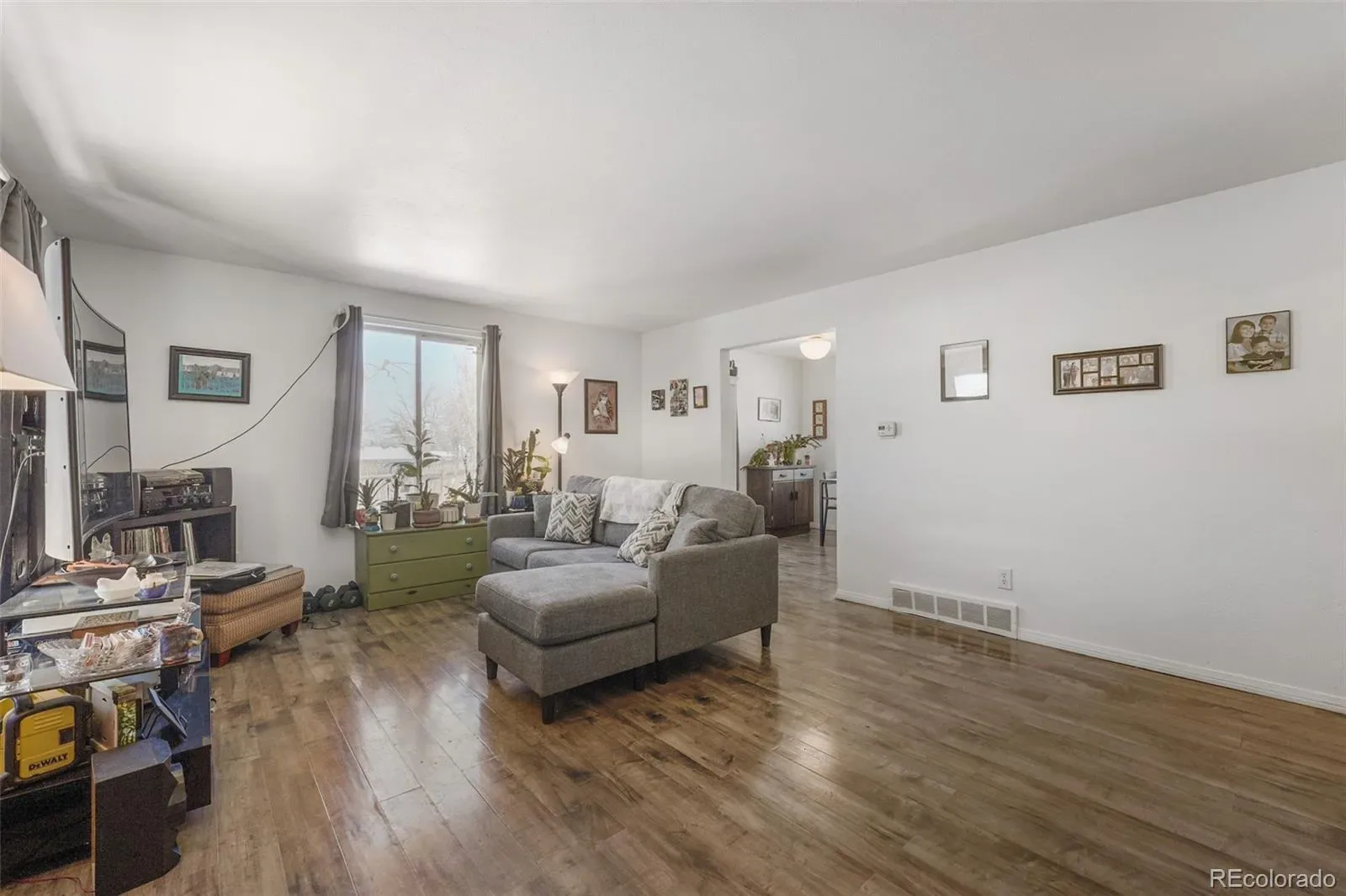 9842 W 22nd Place Lakewood CO 80215 | MLS #REC7459085 03242026213419 1600 4