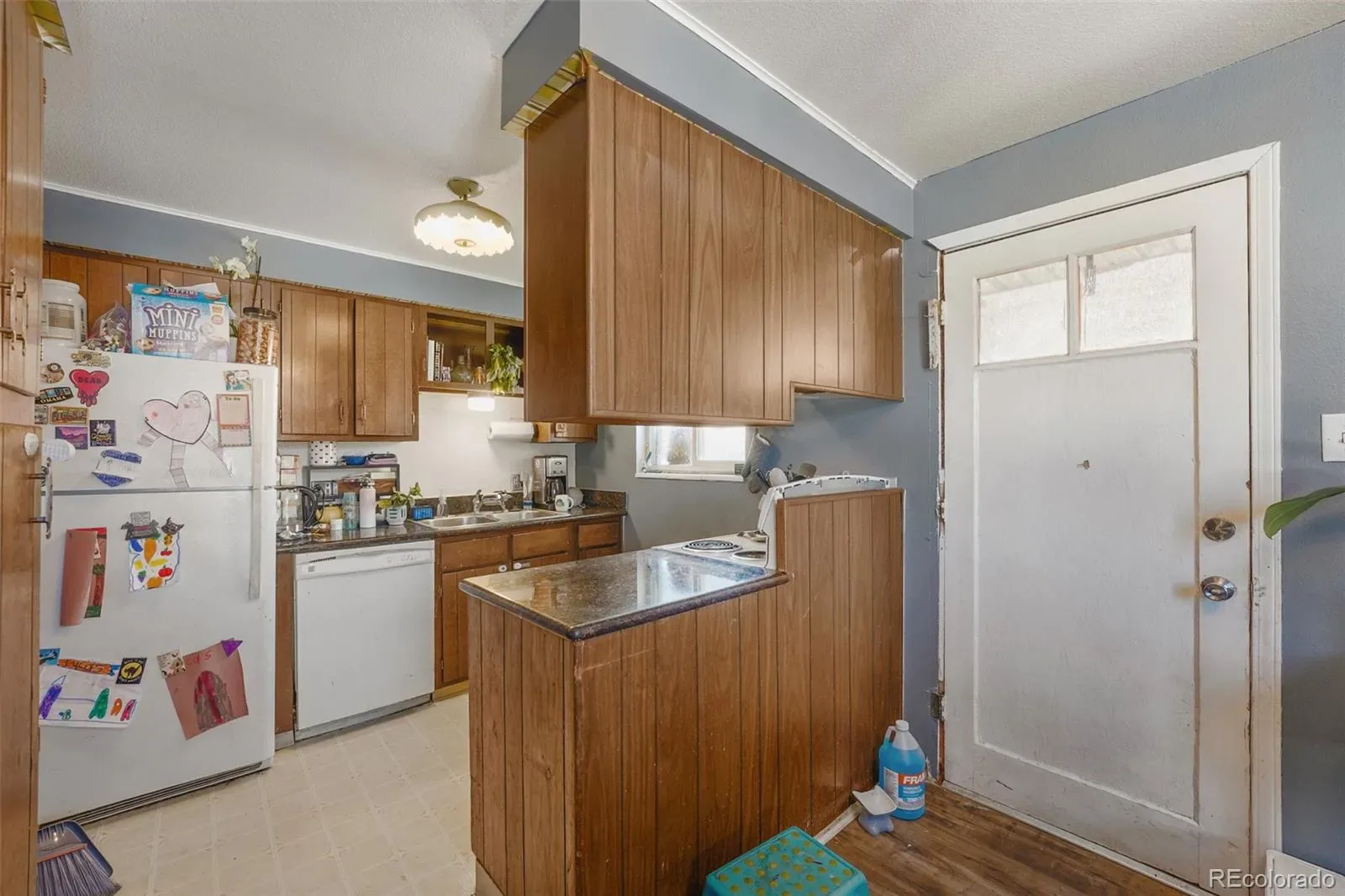 9842 W 22nd Place Lakewood CO 80215 | MLS #REC7459085 03242026213419 1600 6