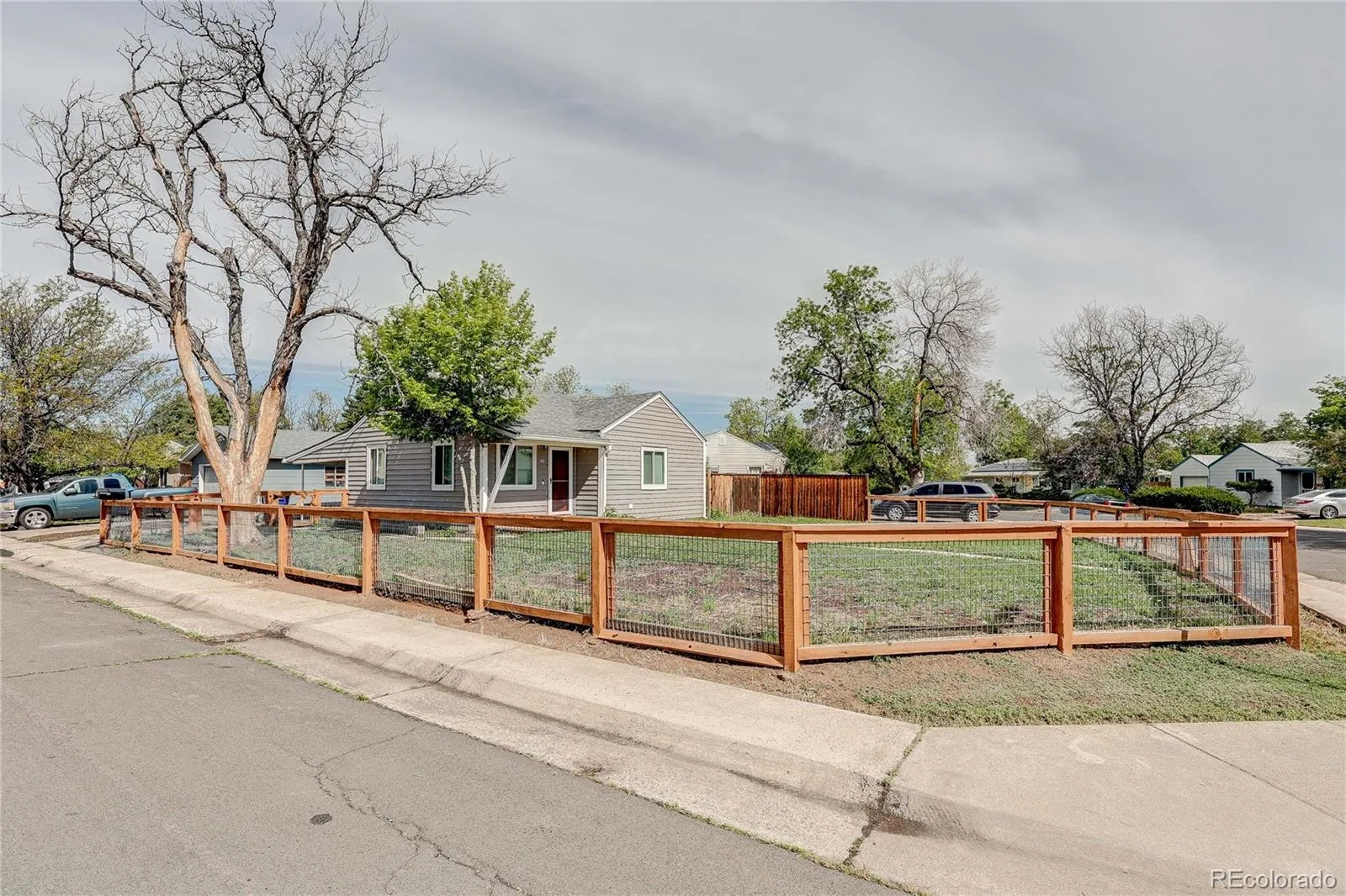 705 Newark Street Aurora CO 80010 MLS #REC7459423 06012026040520 1600 1