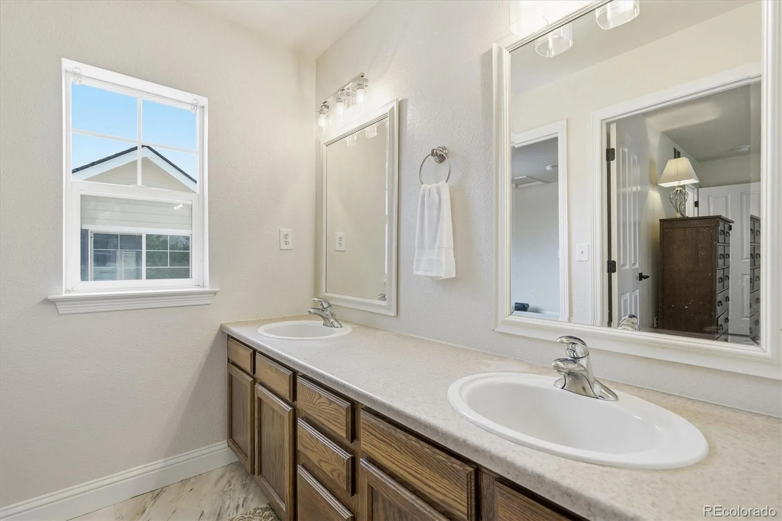 4235 Timber Hollow Loop Castle Rock CO 80109 | MLS #REC7467821 08212026152753 1600 37