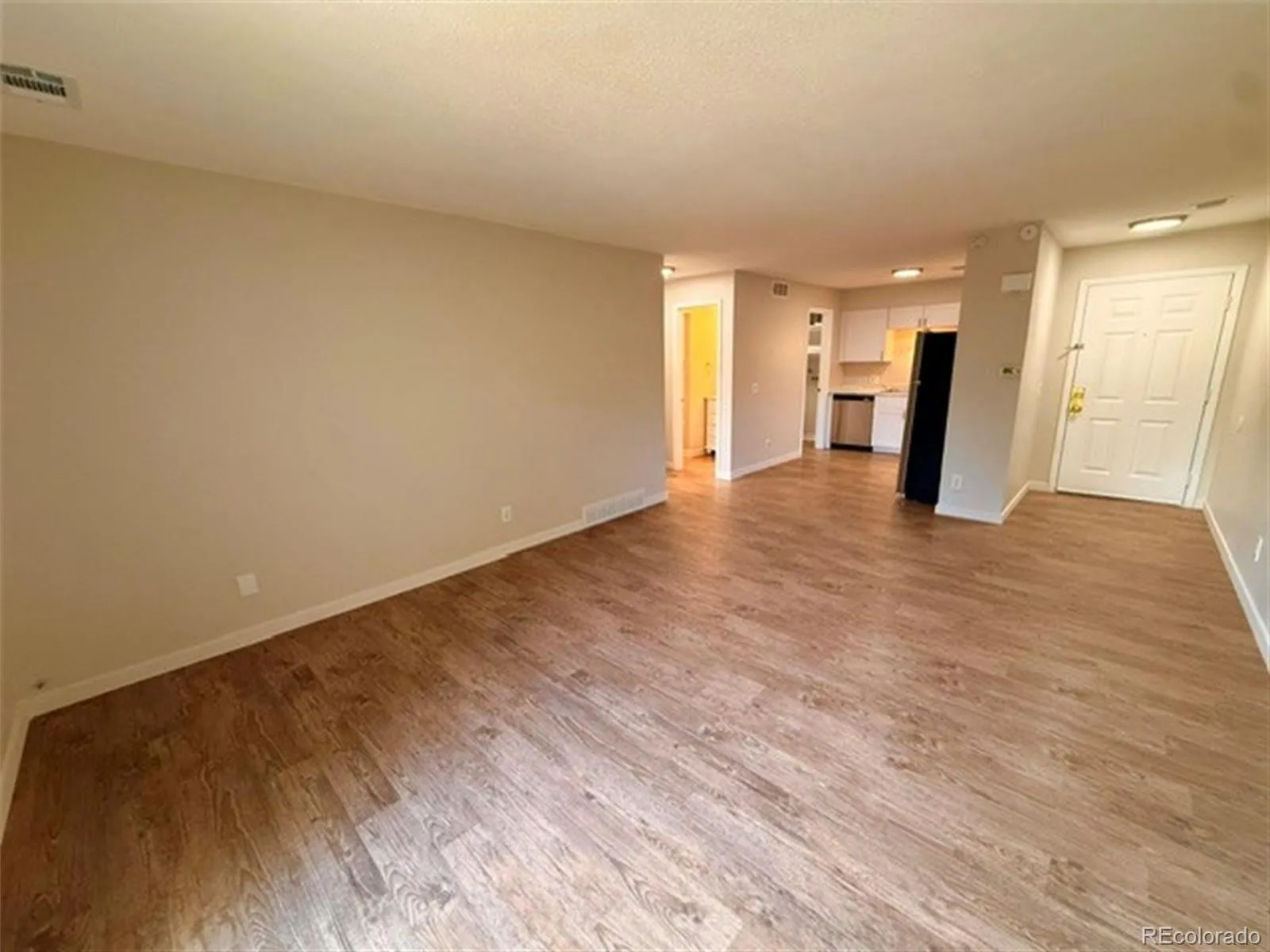 512 Vance Street #A Lakewood CO 80226 MLS #REC7479542 05232026095642 1600 4