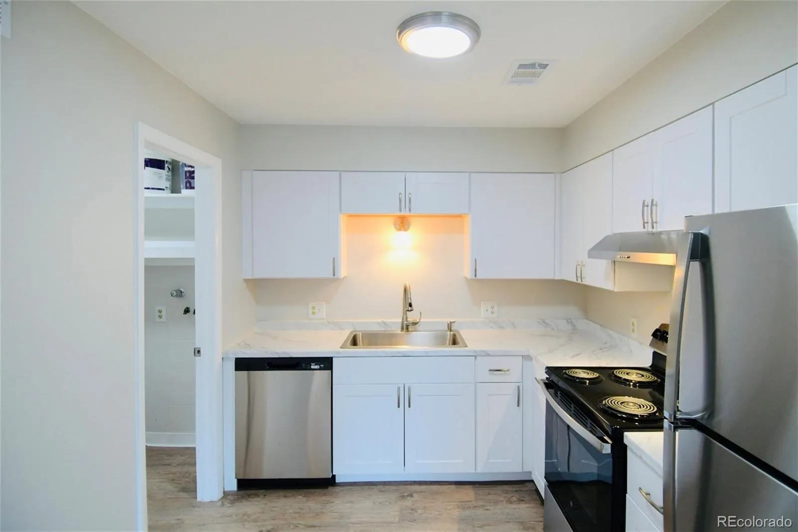 512 Vance Street #A Lakewood CO 80226 MLS #REC7479542 05232026095642 1600 8