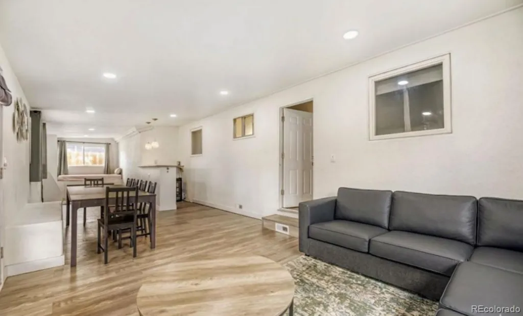 04102026195821 1024 16