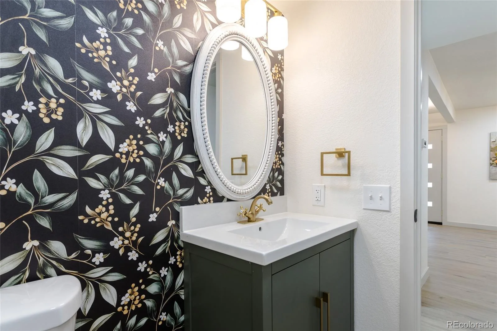580 S Field Court Lakewood CO 80226 | MLS #REC7488395 08282026175835 1600 21