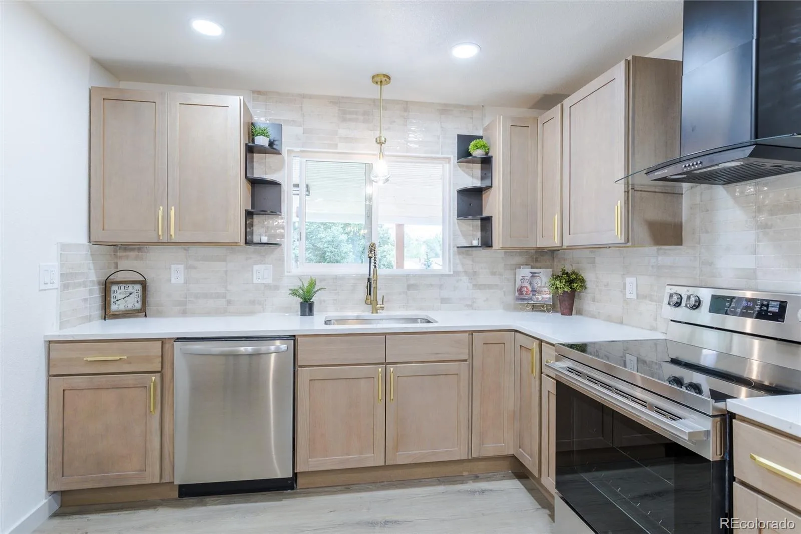 580 S Field Court Lakewood CO 80226 | MLS #REC7488395 08282026175835 1600 4