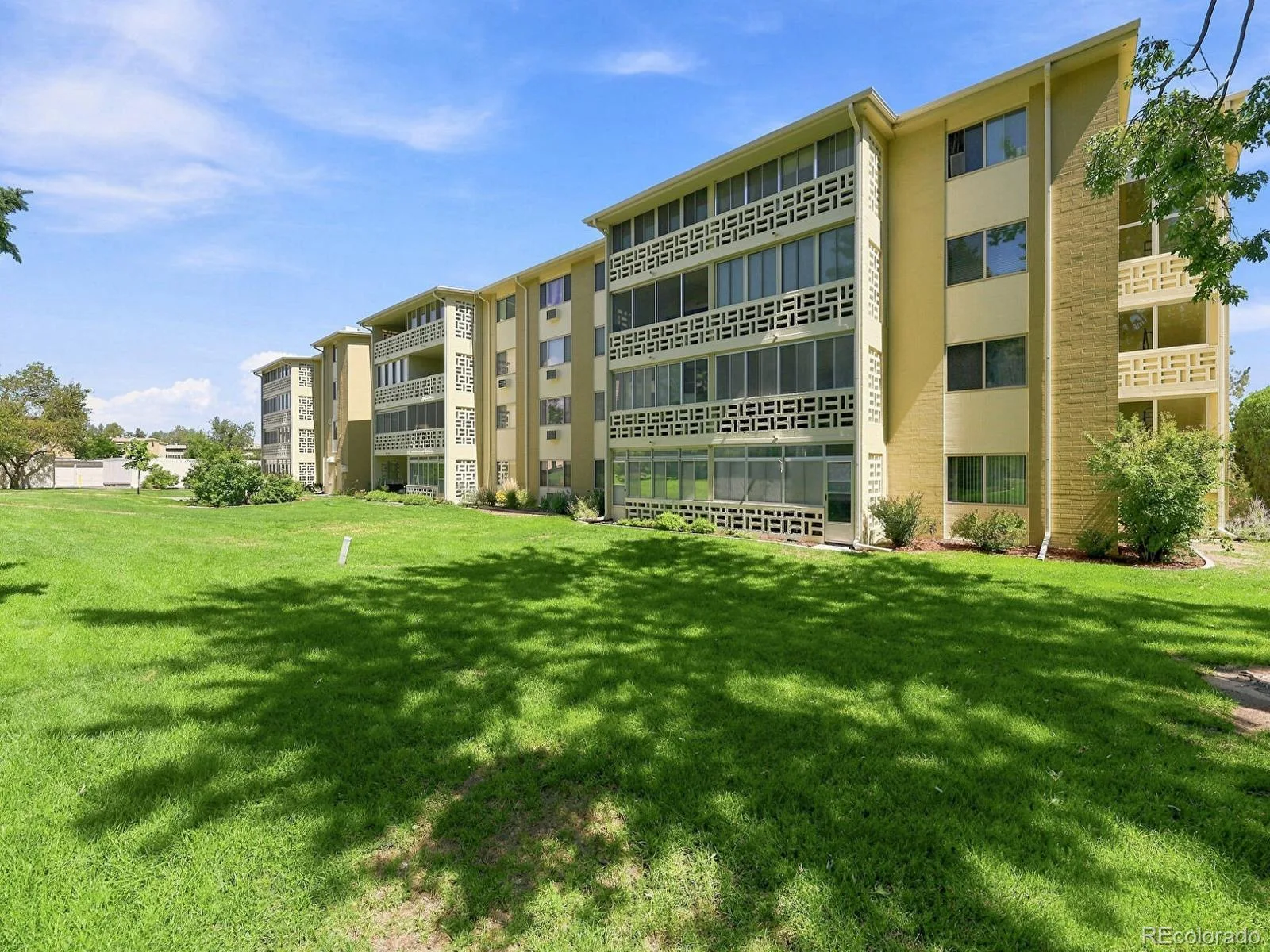 695 S Alton Way #8A #32 Denver CO 80247 | MLS #REC7494662 10142026185921 1600 21