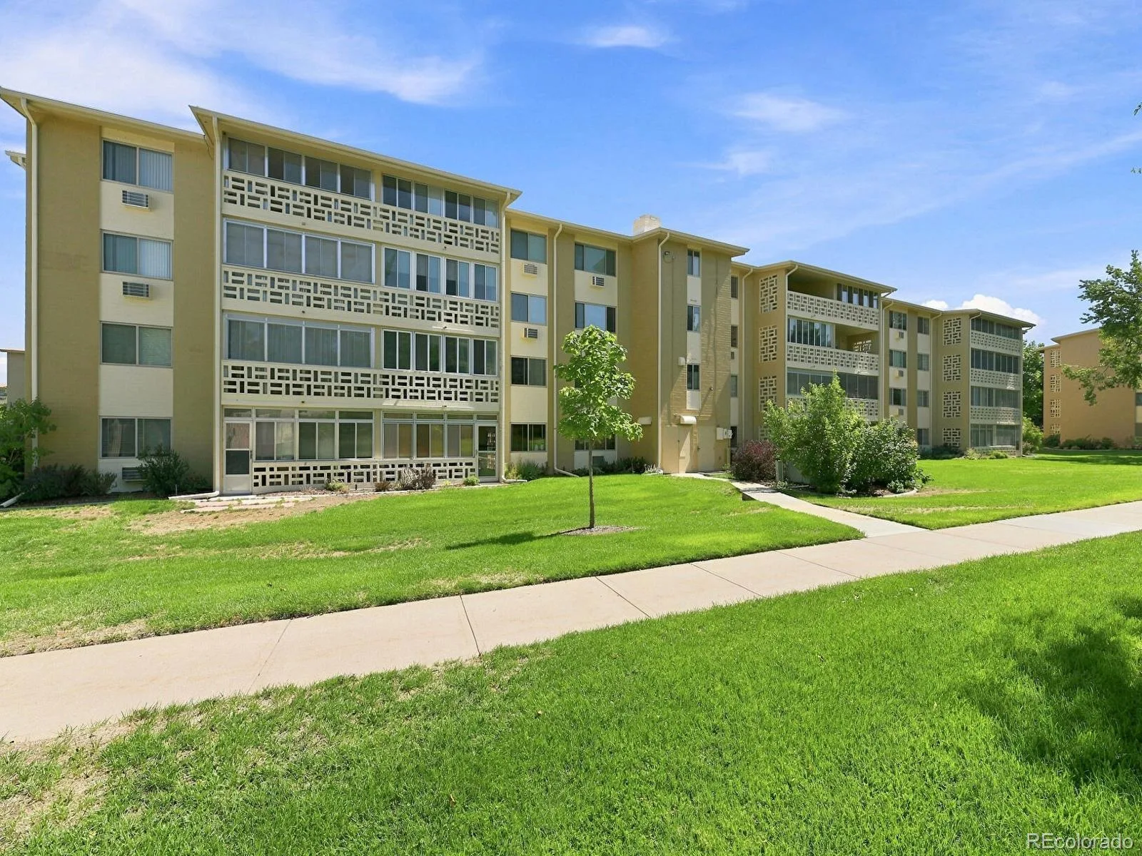 695 S Alton Way #8A #32 Denver CO 80247 | MLS #REC7494662 10142026185921 1600 22