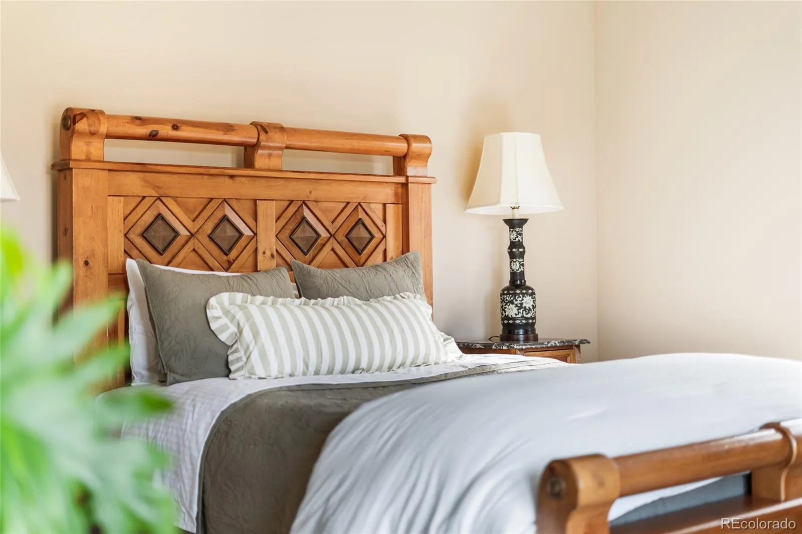 04092026002225 1600 32