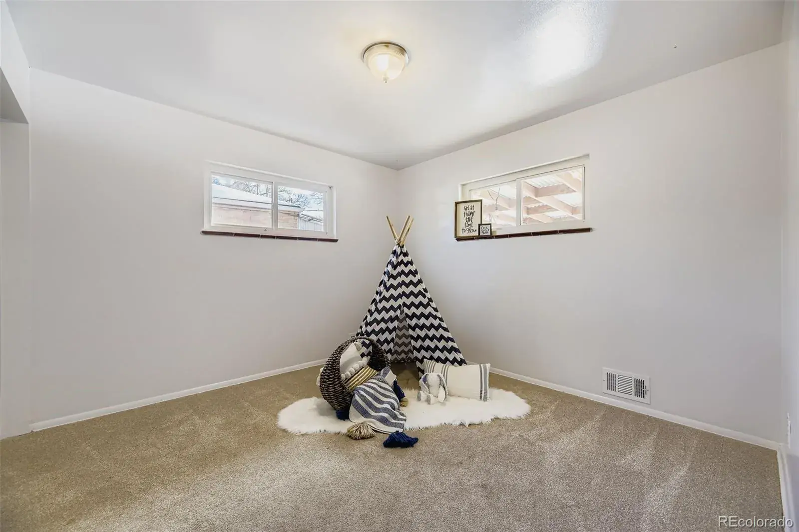 12082025222607 1600 19