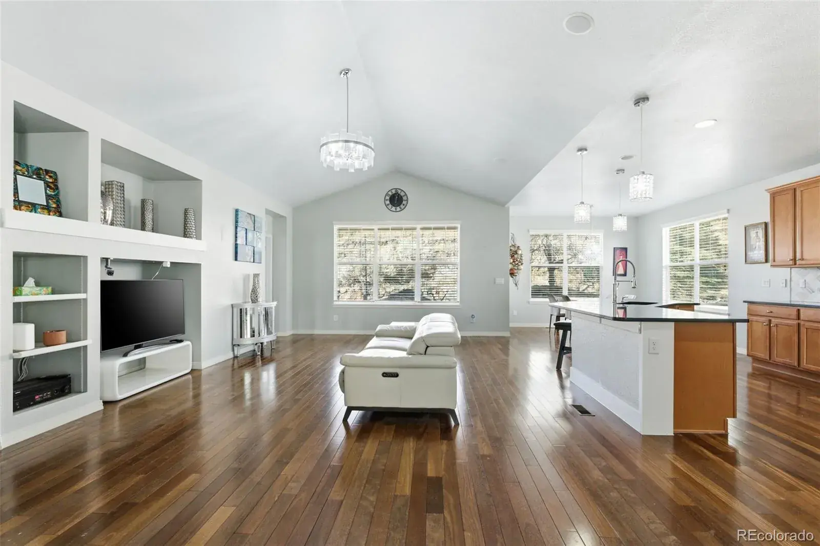 25203 E Indore Drive Aurora CO 80016 MLS #REC7505536 03062026065100 1600 9