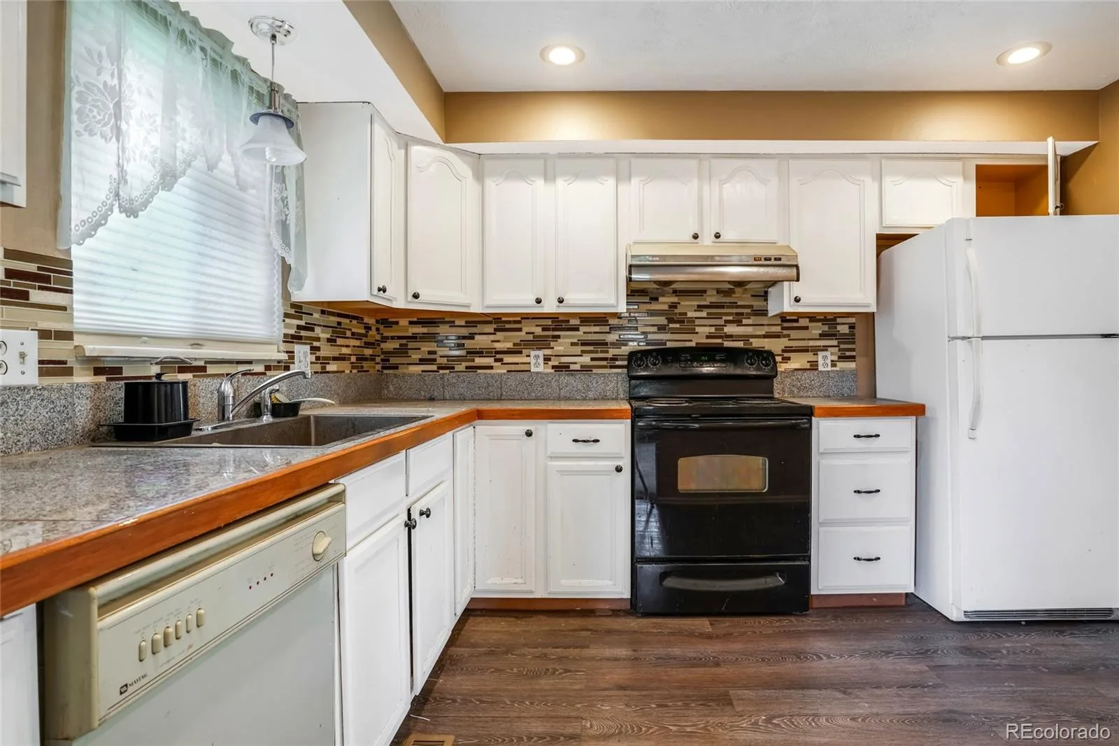 6180 S Garland Street Littleton CO 80123 | MLS #REC7508793 06202026002216 1600 36