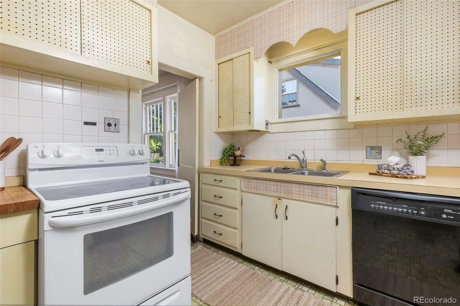 1355 S Lafayette Street Denver CO 80210 | MLS #REC7509693 08172026164828 1600 12