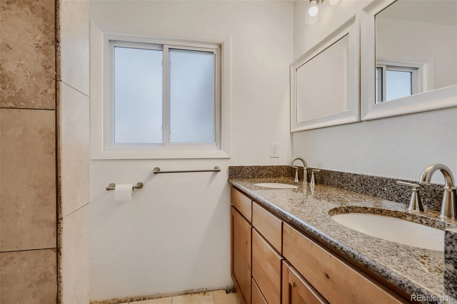 5171 S Buchanan Street Aurora CO 80016 MLS #REC7512128 05022026060418 1600 24
