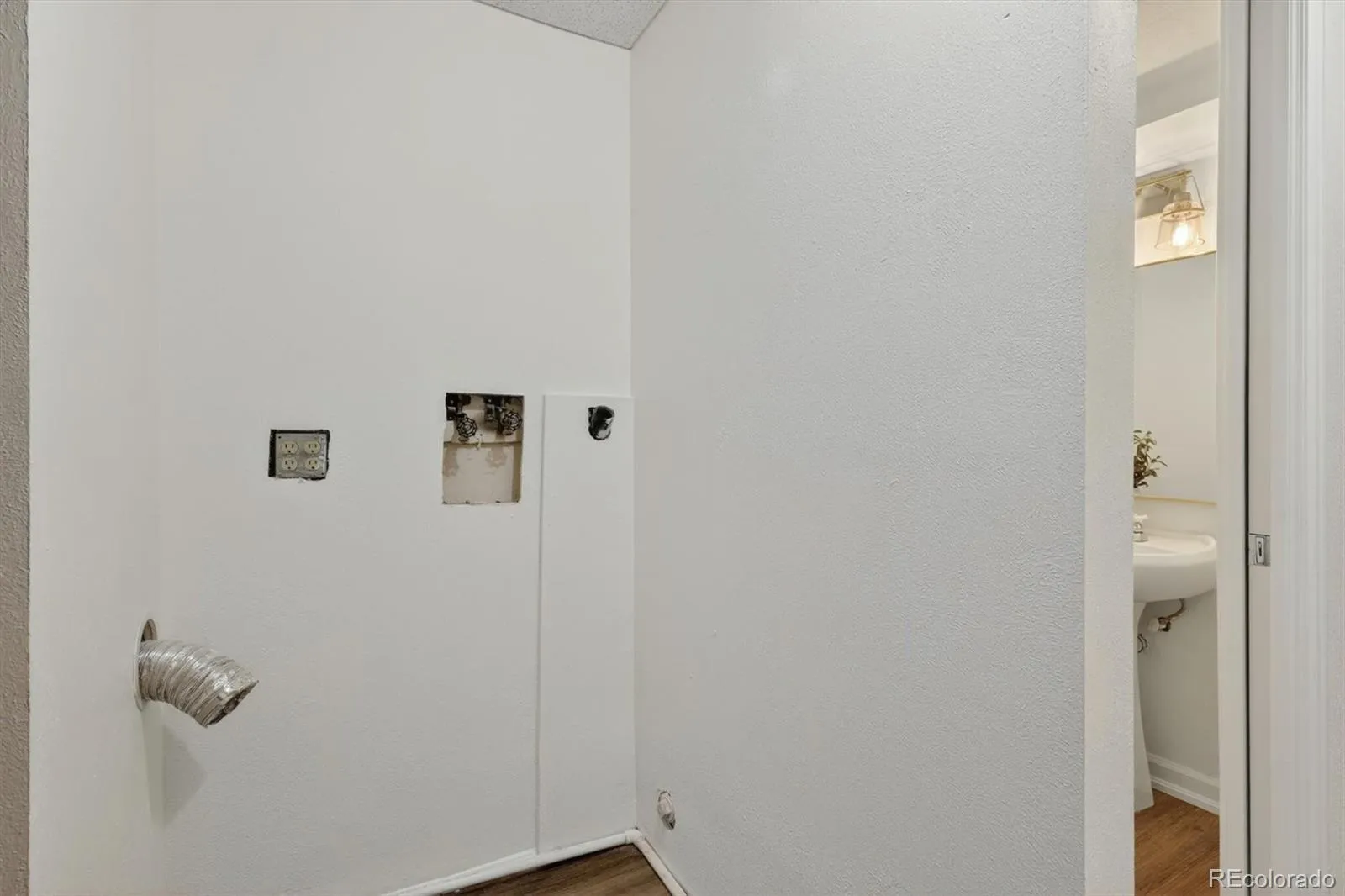 13611 E Evans Avenue Aurora CO 80014 MLS #REC7514946 05152026212148 1600 43