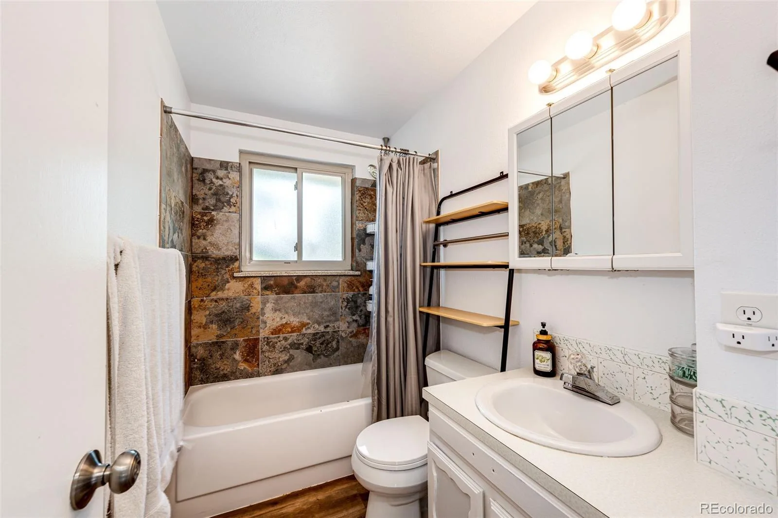 12717 W 7th Avenue Lakewood CO 80401 | MLS #REC7515656 08252026001507 1600 3