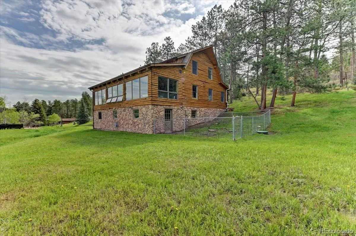 8752 S Ault Lane Morrison CO 80465 | MLS #REC7518860 03262026004919 1200 18