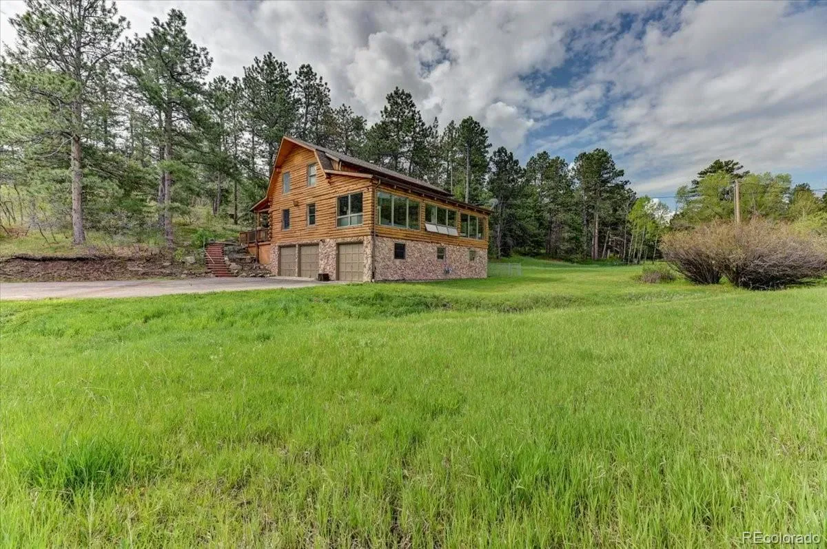 8752 S Ault Lane Morrison CO 80465 | MLS #REC7518860 03262026004919 1200 23