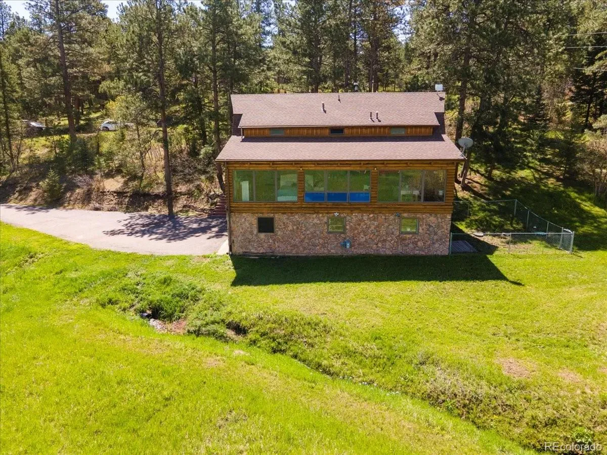 8752 S Ault Lane Morrison CO 80465 | MLS #REC7518860 03262026004919 1200 27