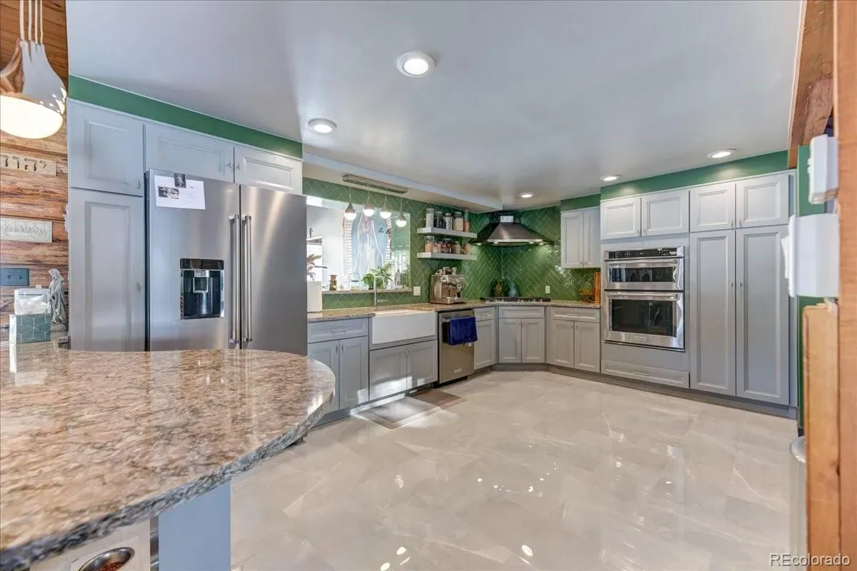 8752 S Ault Lane Morrison CO 80465 | MLS #REC7518860 03262026004919 1200 9
