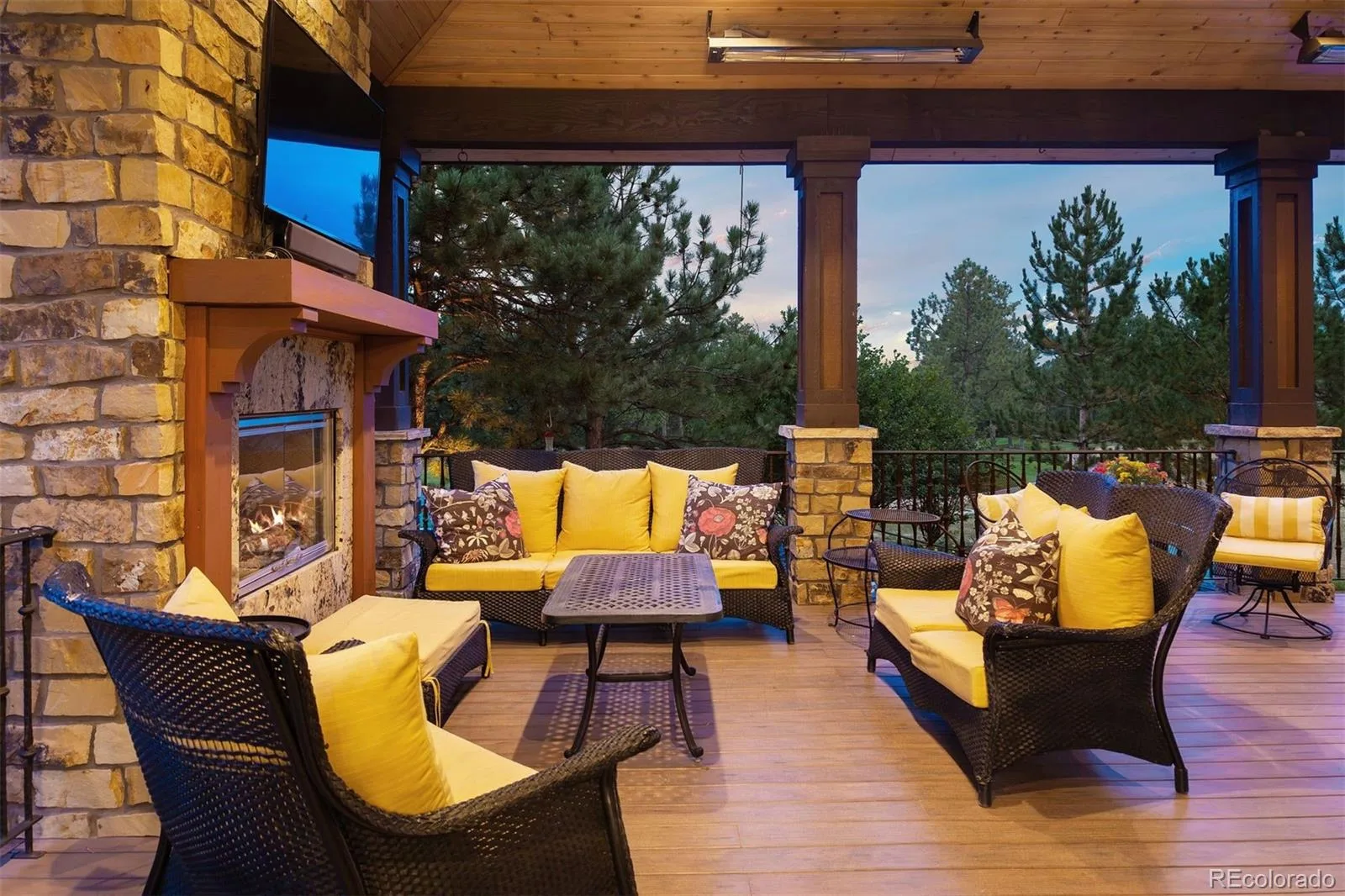 958 Westchester Circle Castle Rock CO 80108 | MLS #REC7526953 08152026013409 1600 12