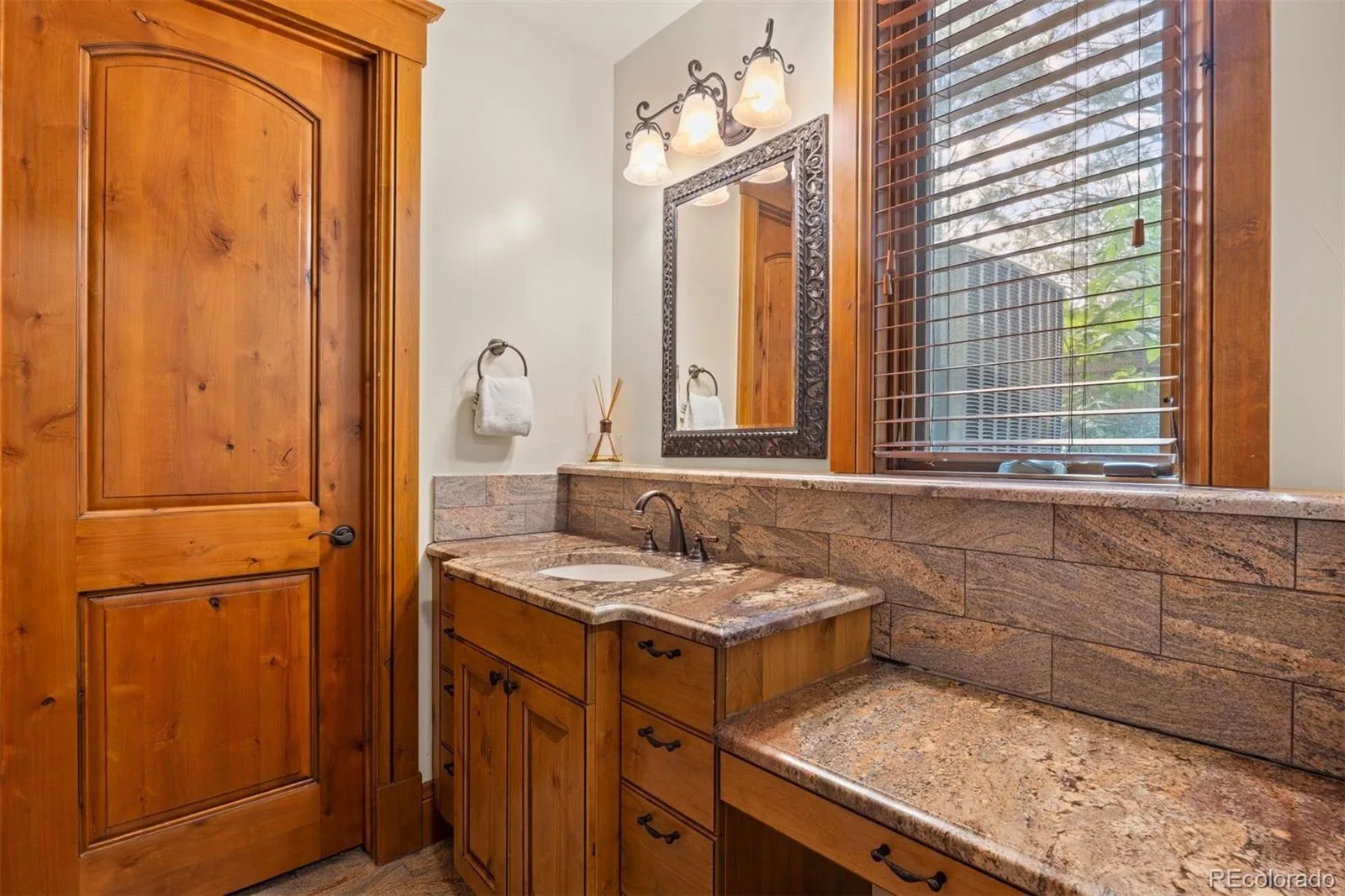 958 Westchester Circle Castle Rock CO 80108 | MLS #REC7526953 08152026013409 1600 38